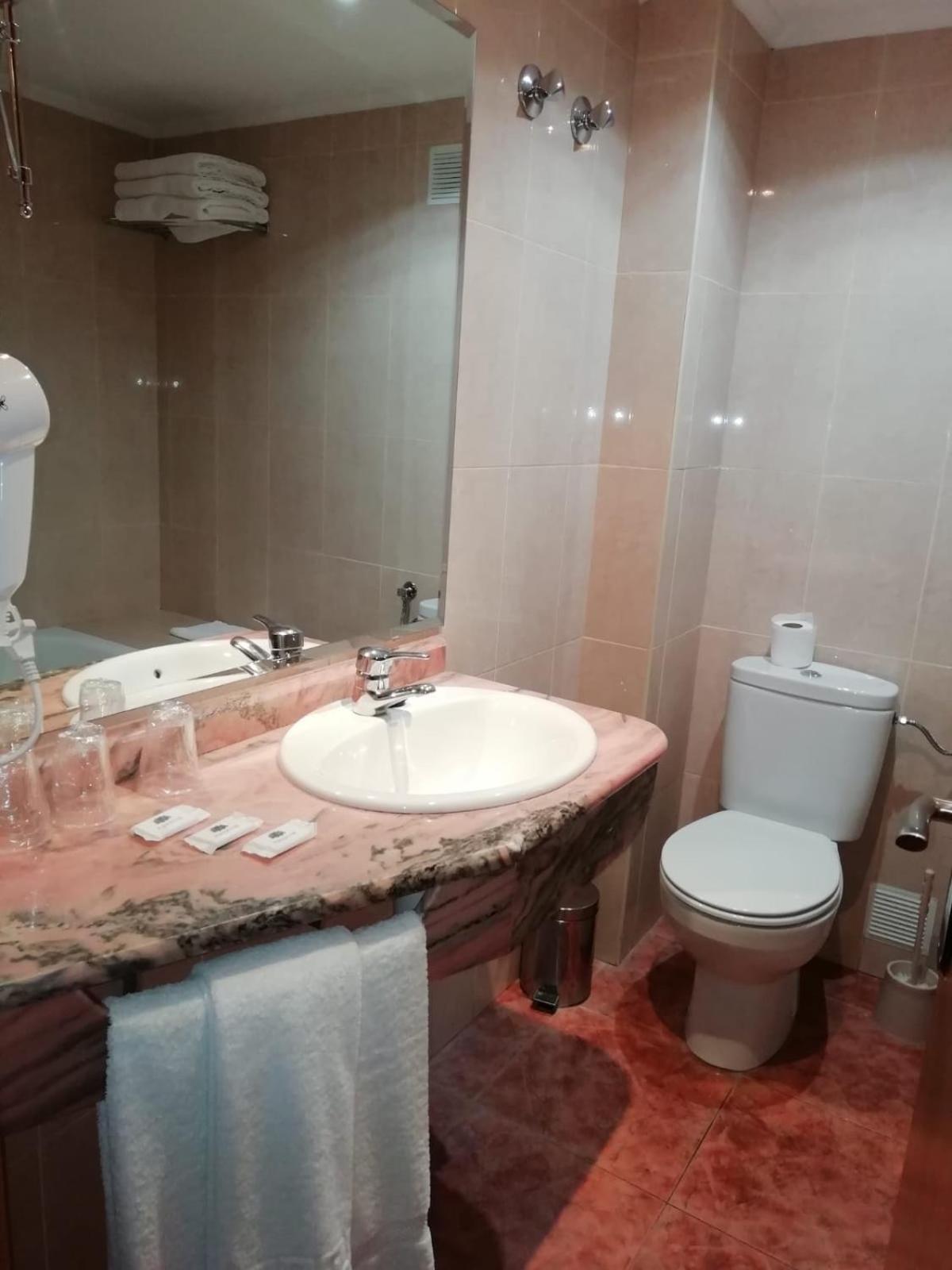 Double Room - Photo 6