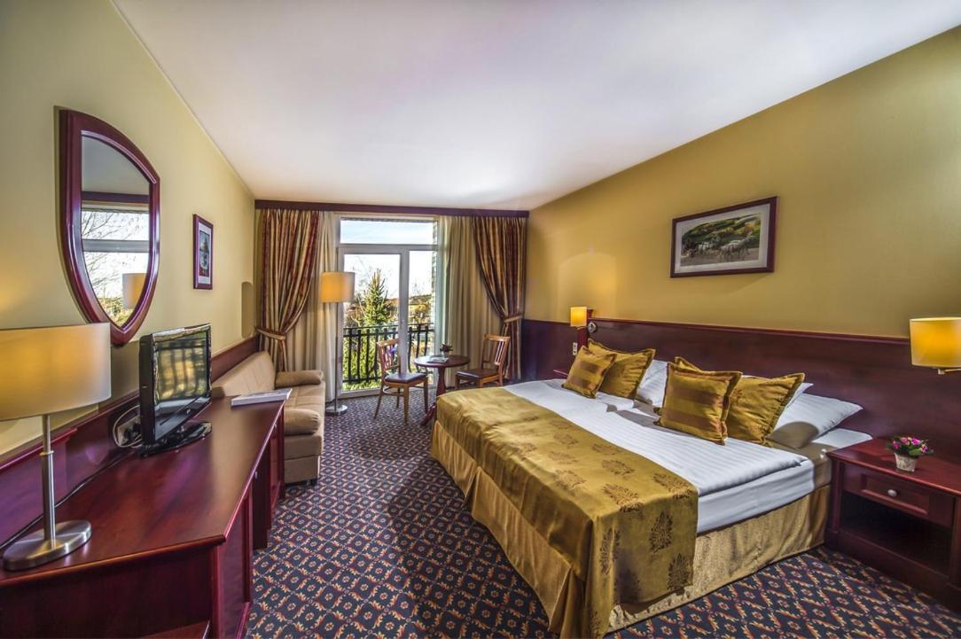 Twin Room with Balcony - Photo 1