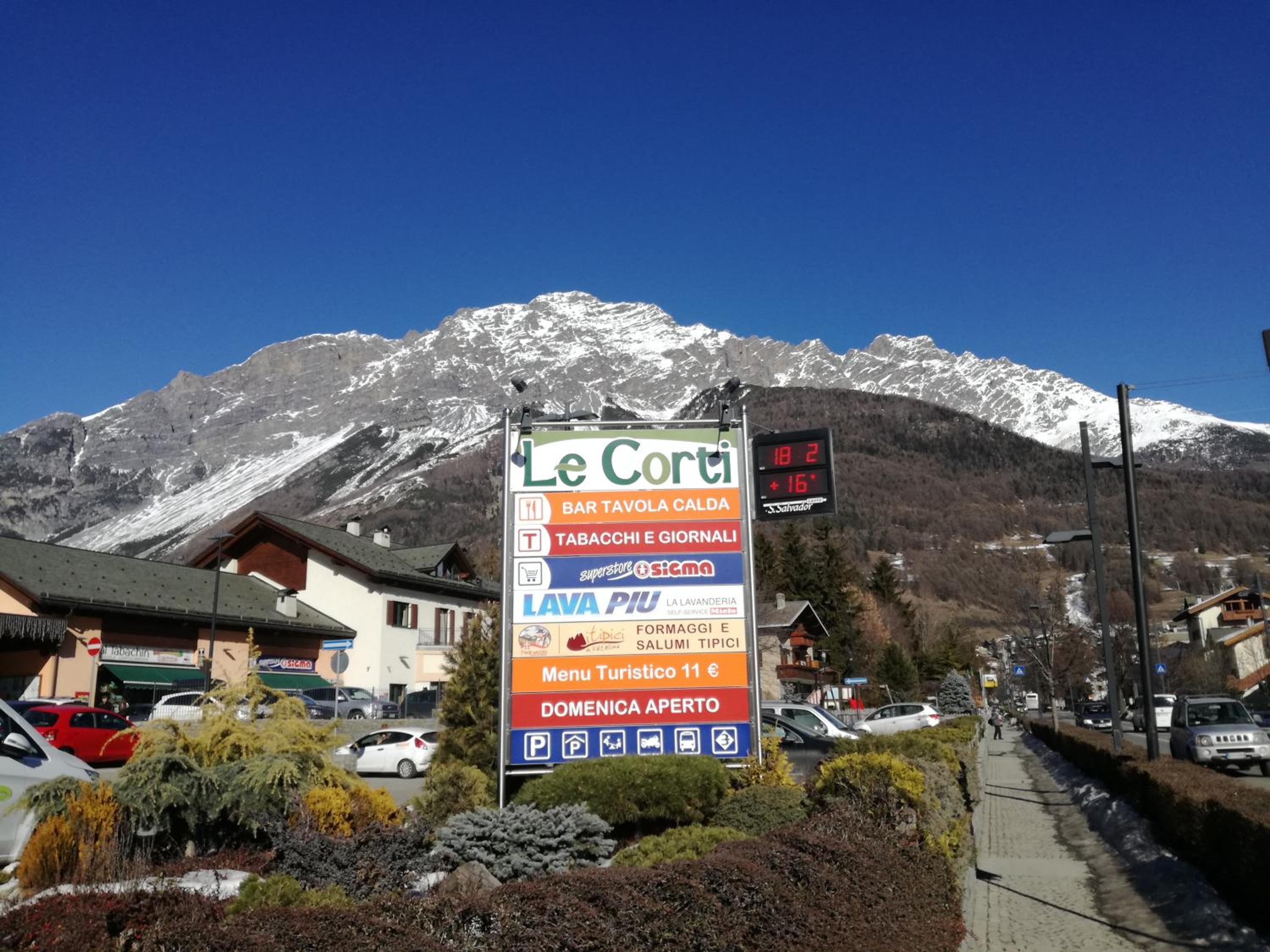 Apartment with Mountain View - Photo 4