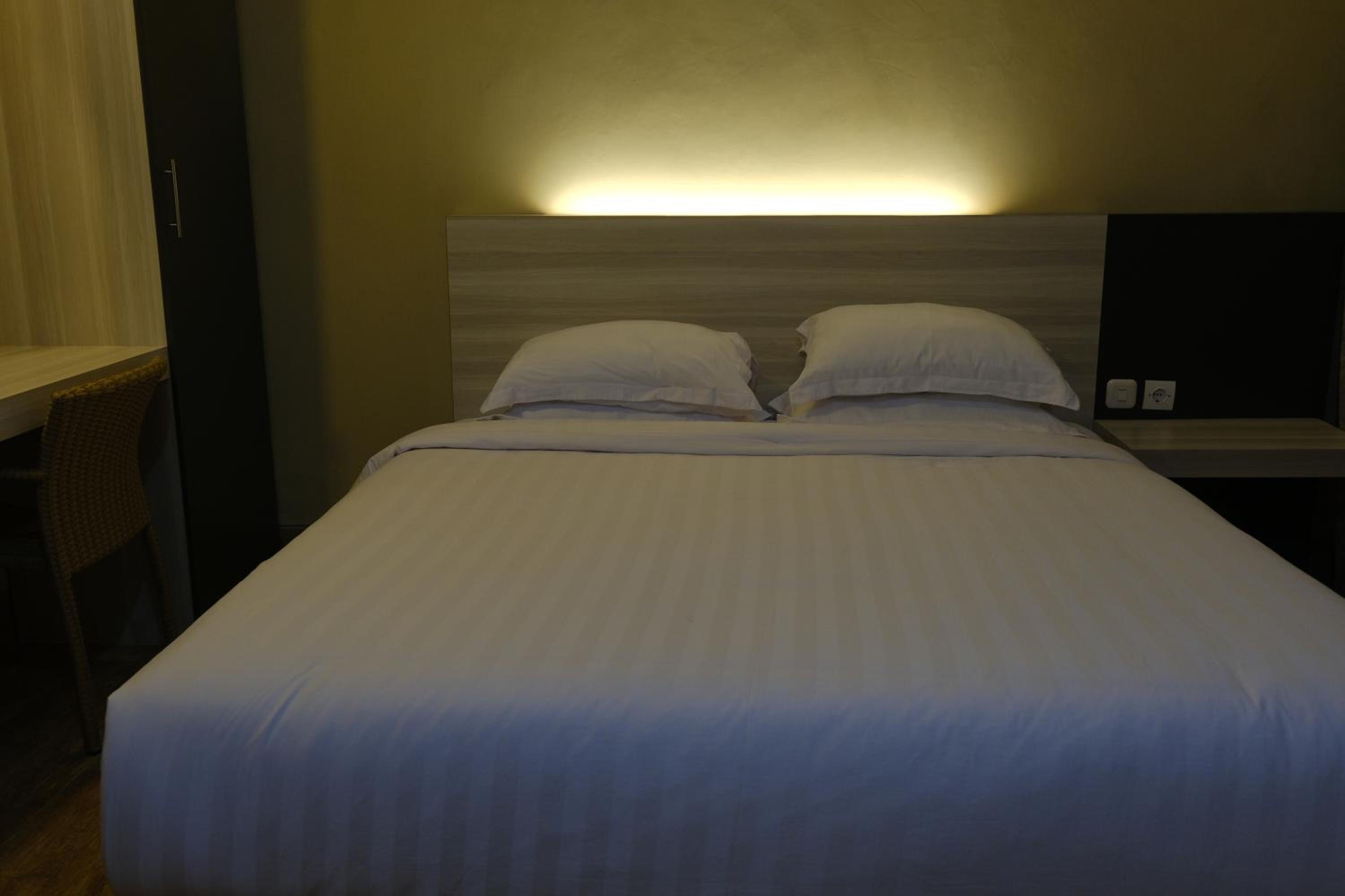 Deluxe Room - Photo 9