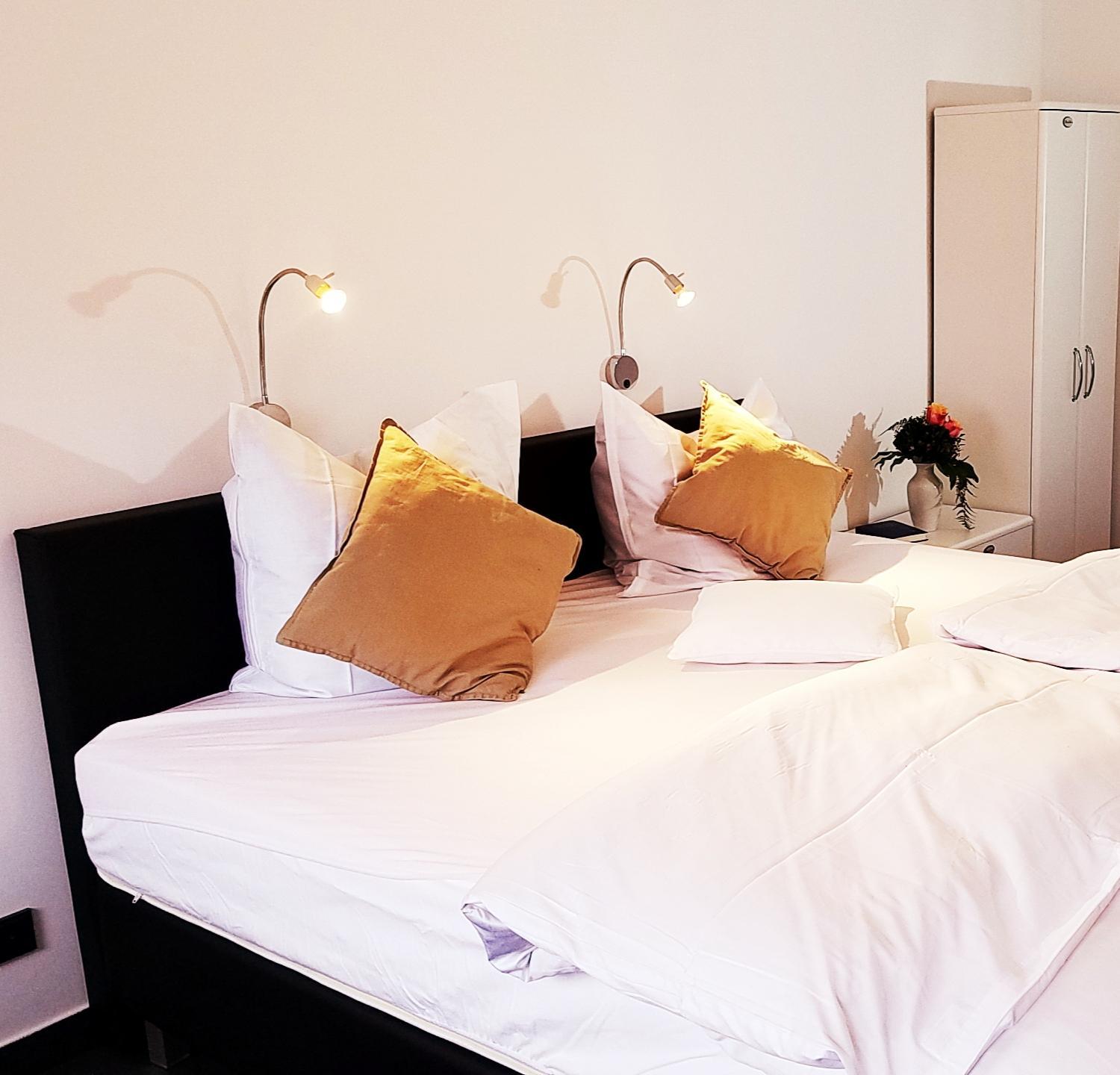 Standard Double Room - Photo 9