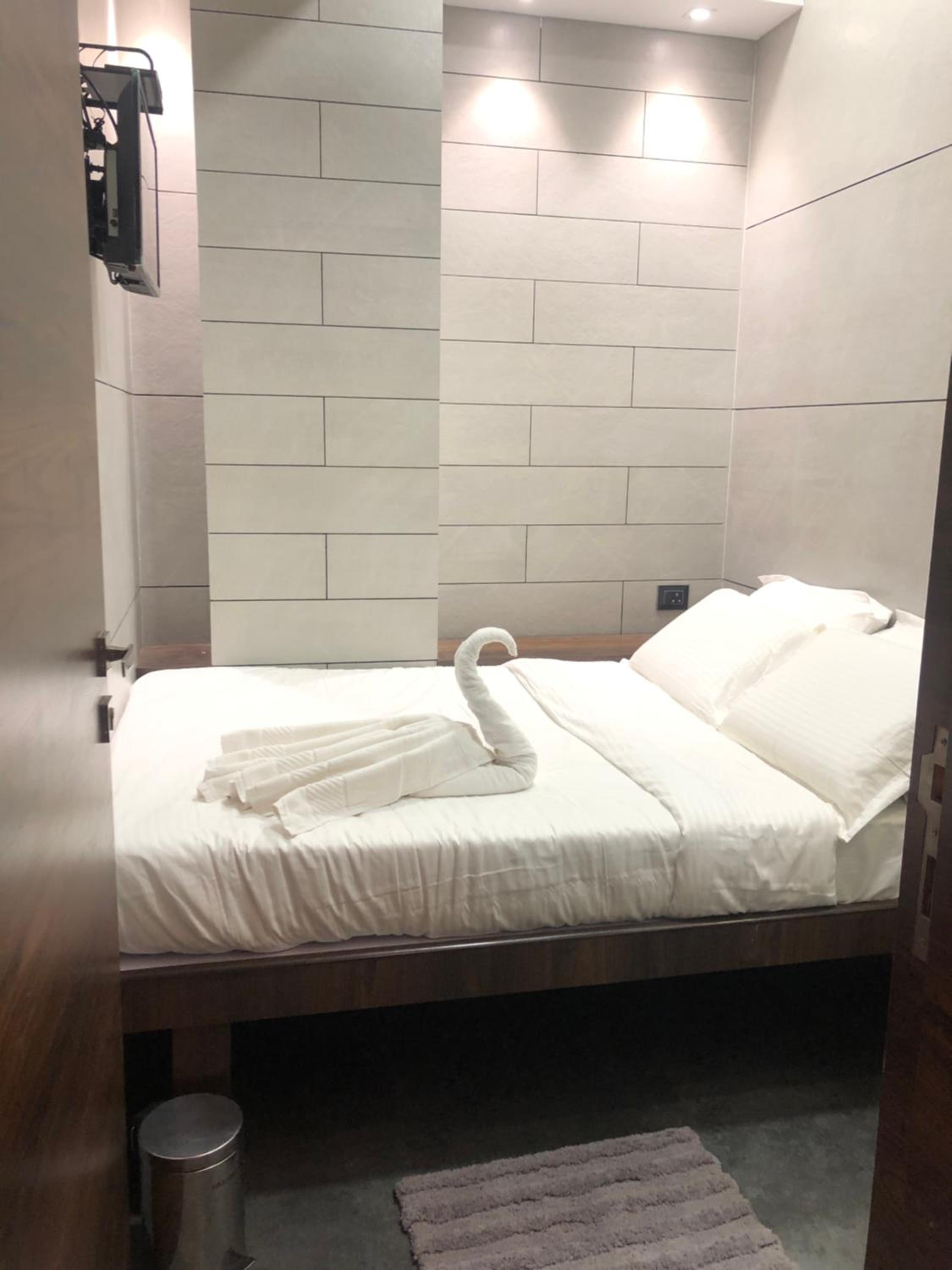 Standard Double Room - Photo 11