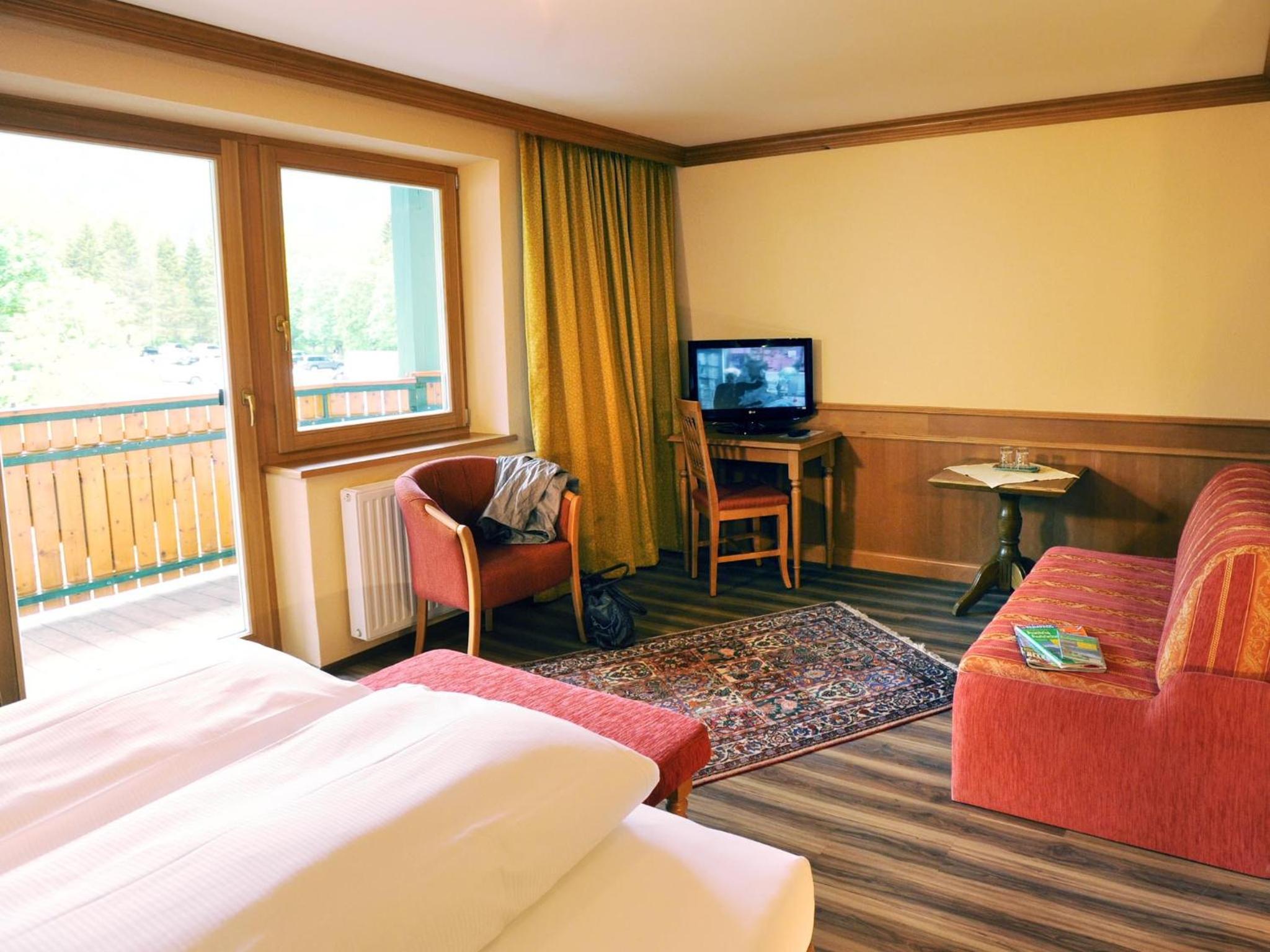 Double or Twin Room with Balcony photo 3