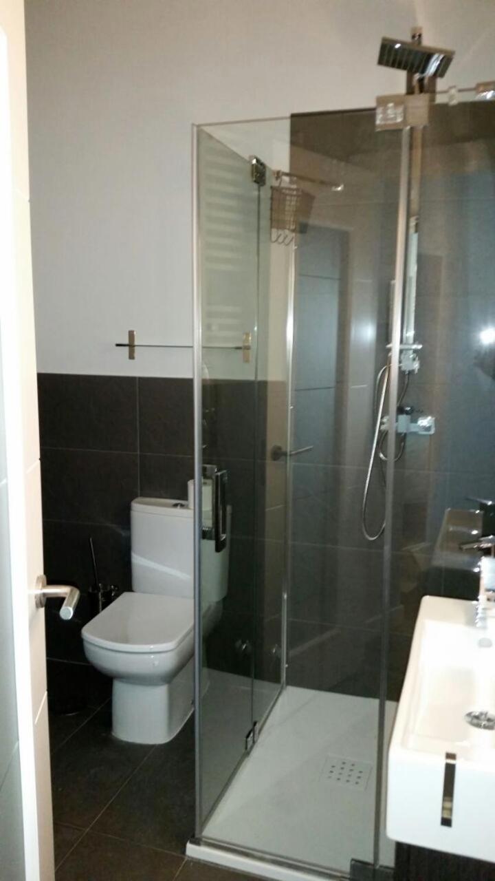 Single Room with Bathroom photo 3