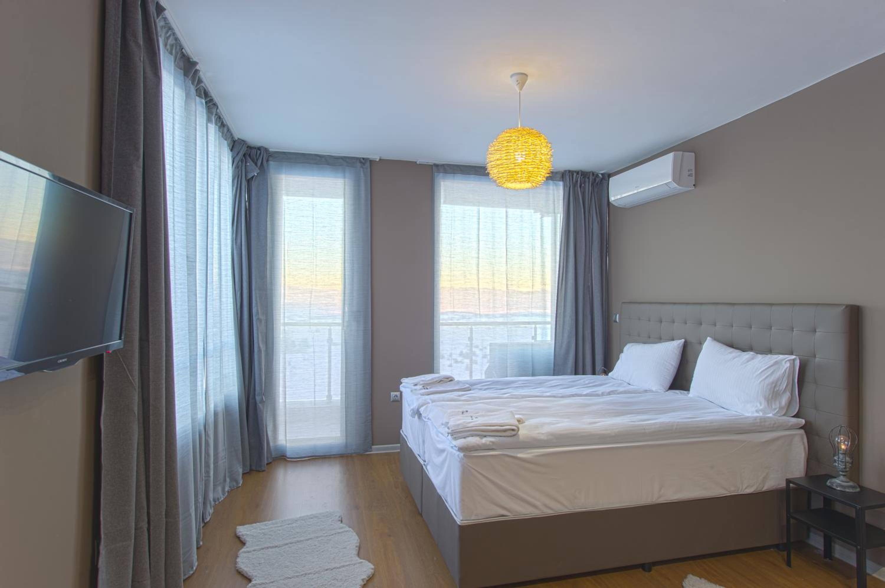 One-Bedroom Apartment with 4 Beds and Free Spa Access - Annex Building photo 1
