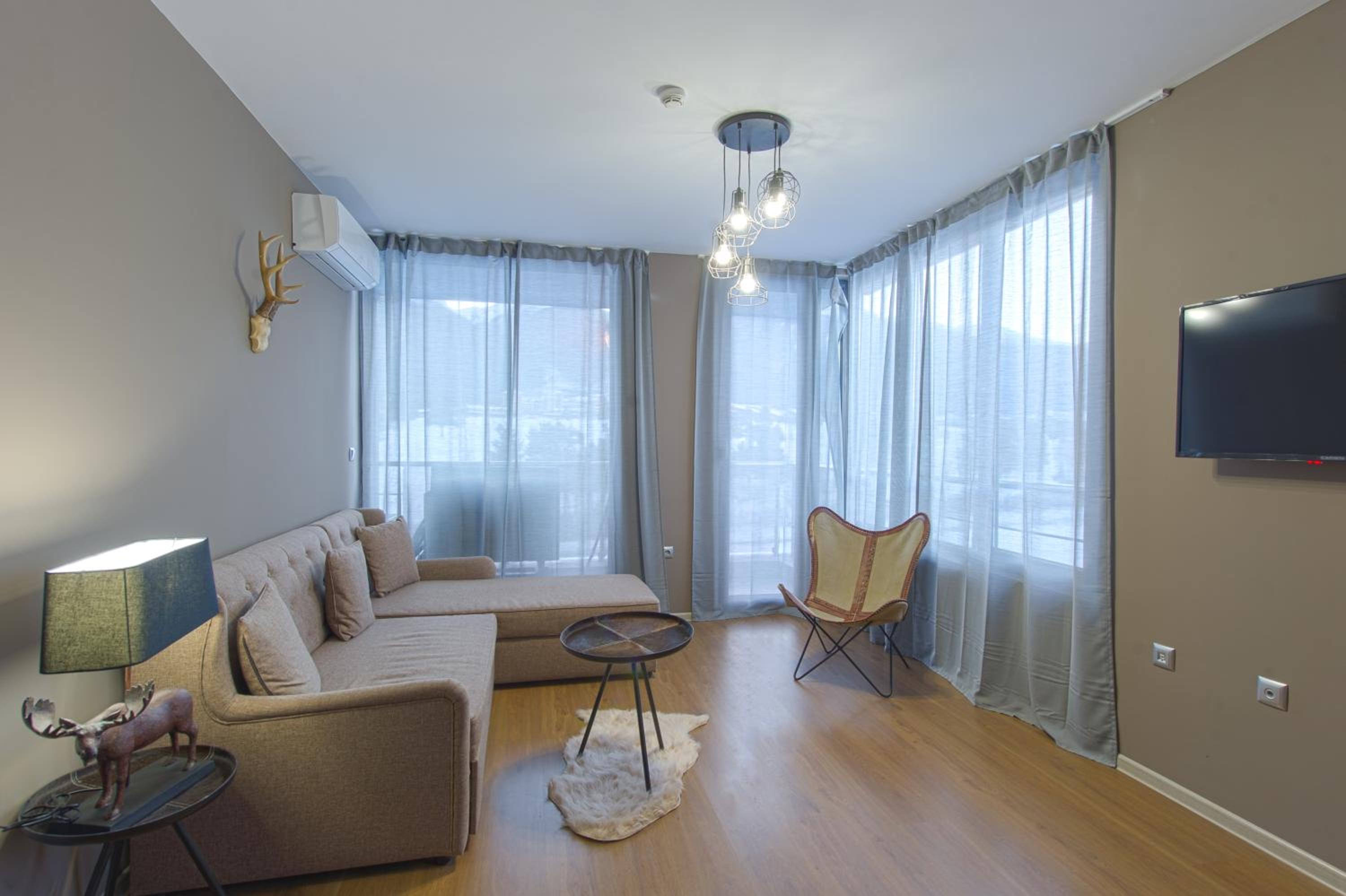 Deluxe One-Bedroom Apartment in Annex Building with Free SPA Access