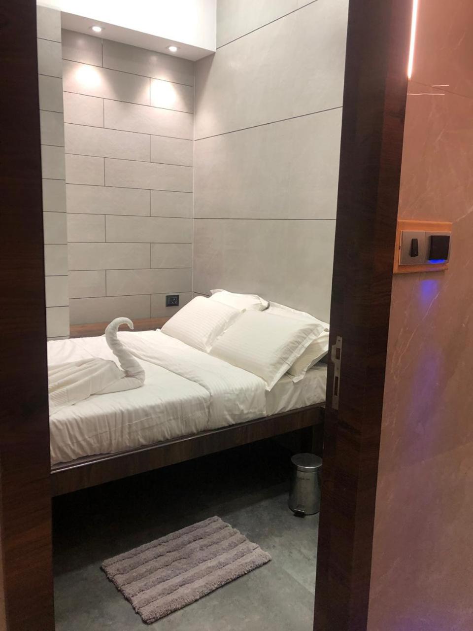 Standard Double Room - Photo 12