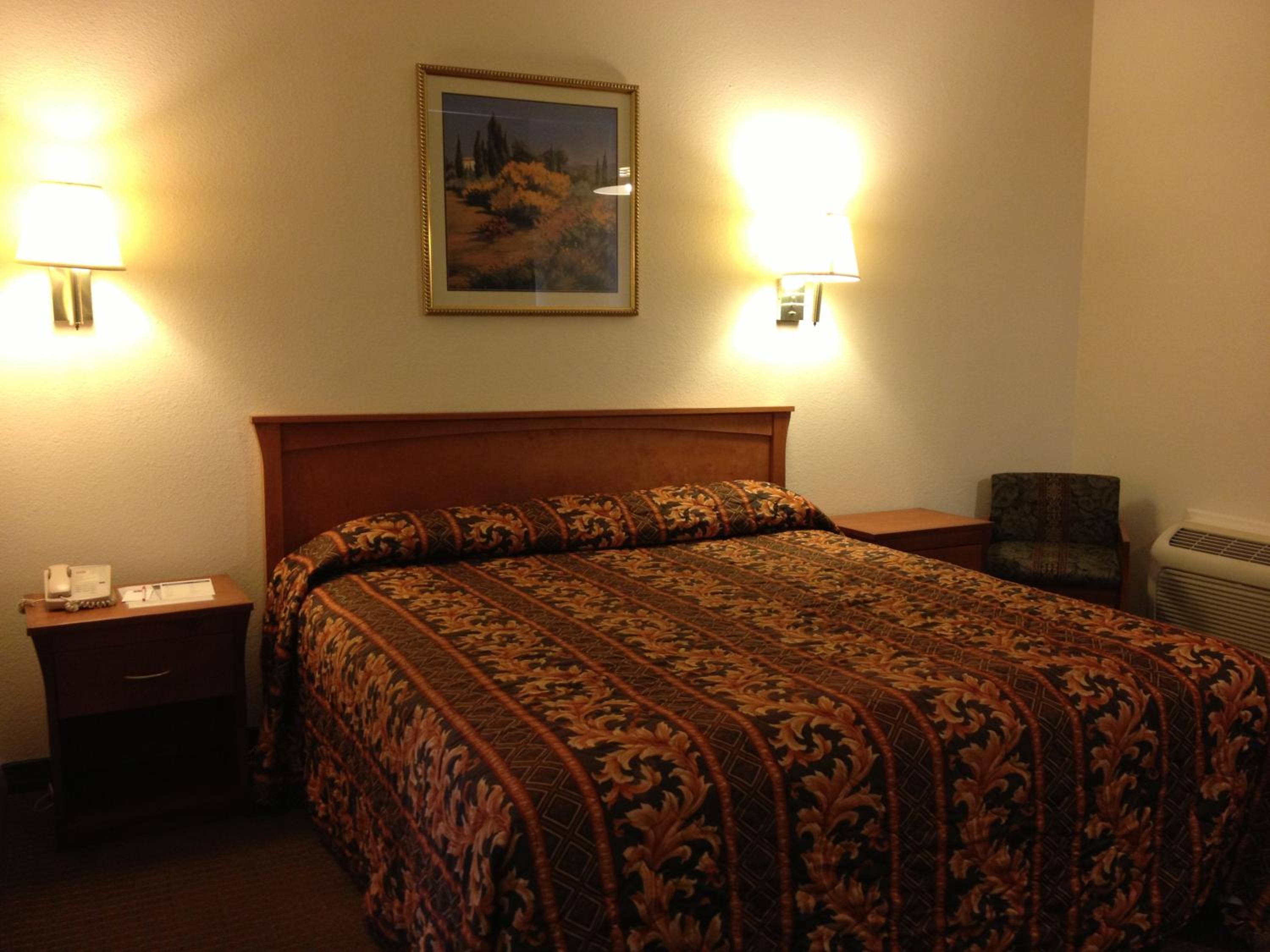 King Room - Non-Smoking photo 2