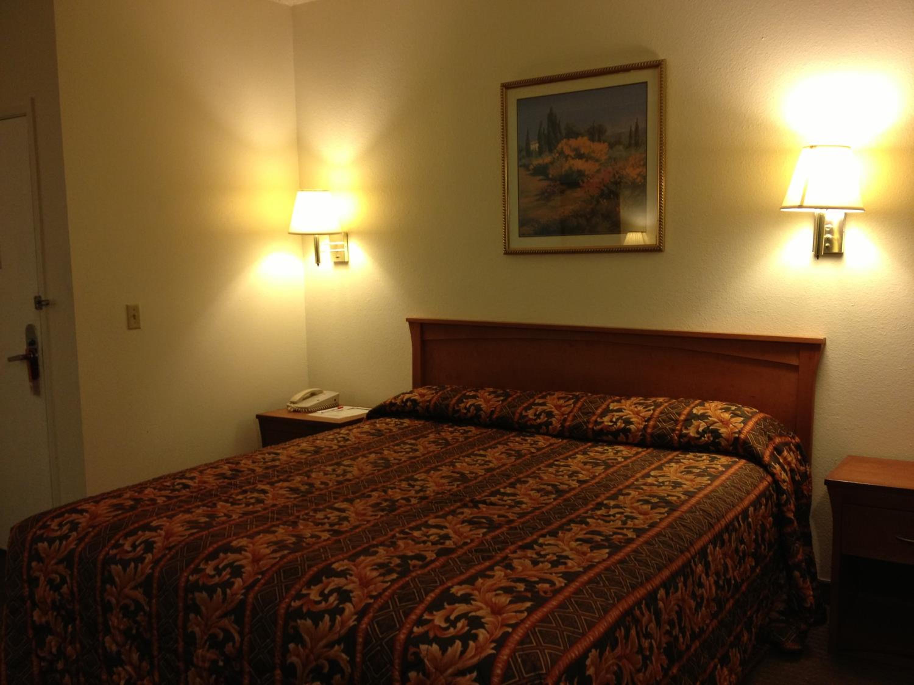 King Room - Non-Smoking photo 3