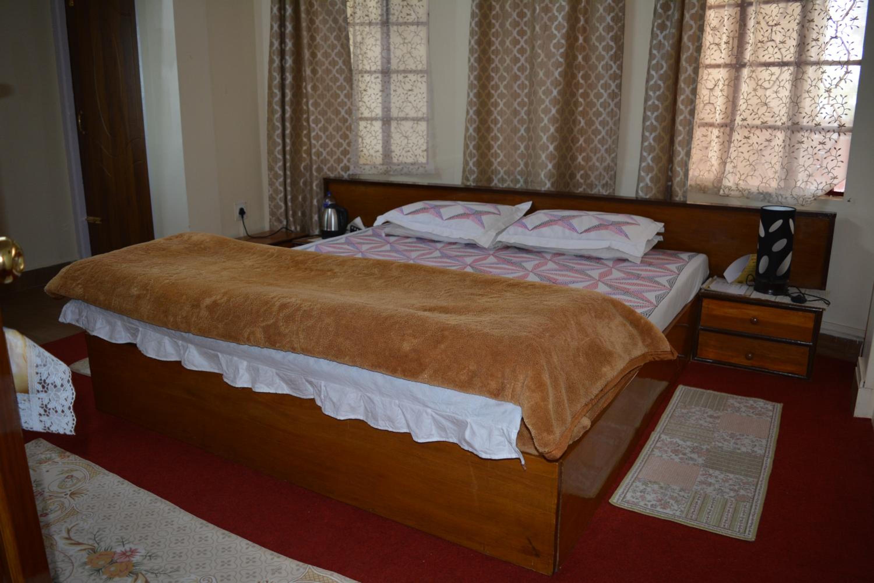 Deluxe Double Room (2 Adults + 1 Child)