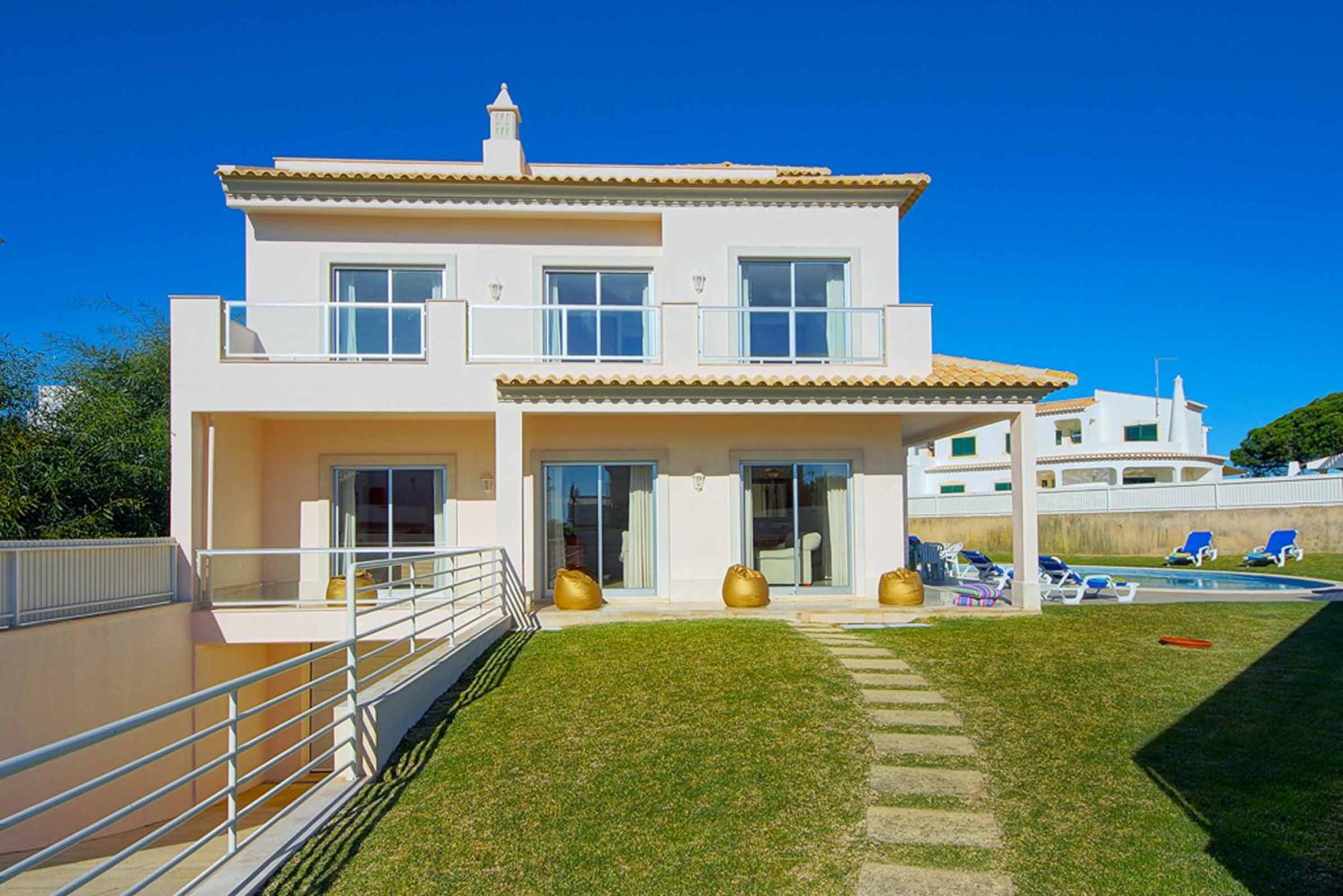 Villa photo 2