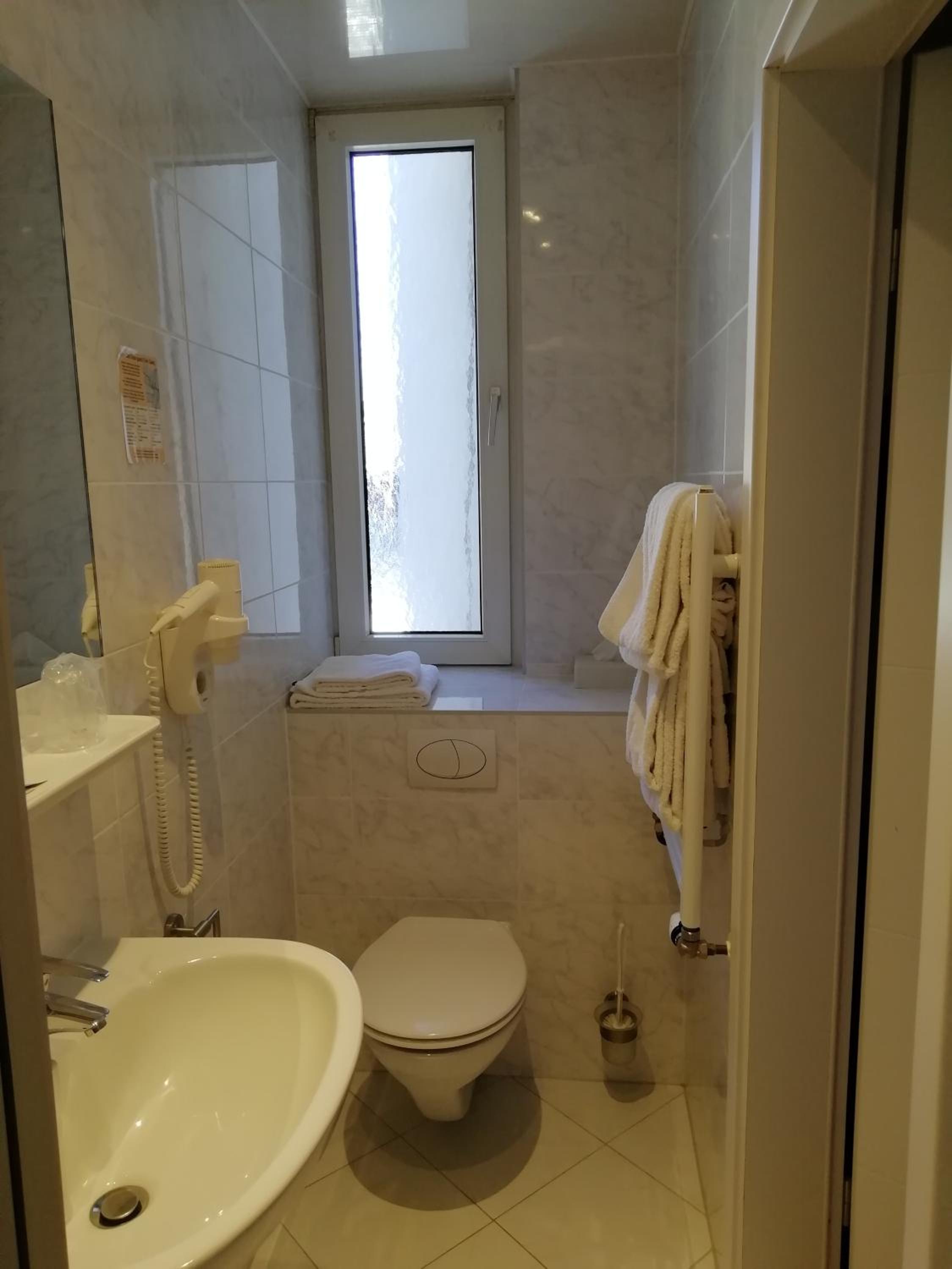 Triple Room with Bathroom - Photo 2