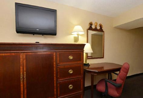Standard Queen Room