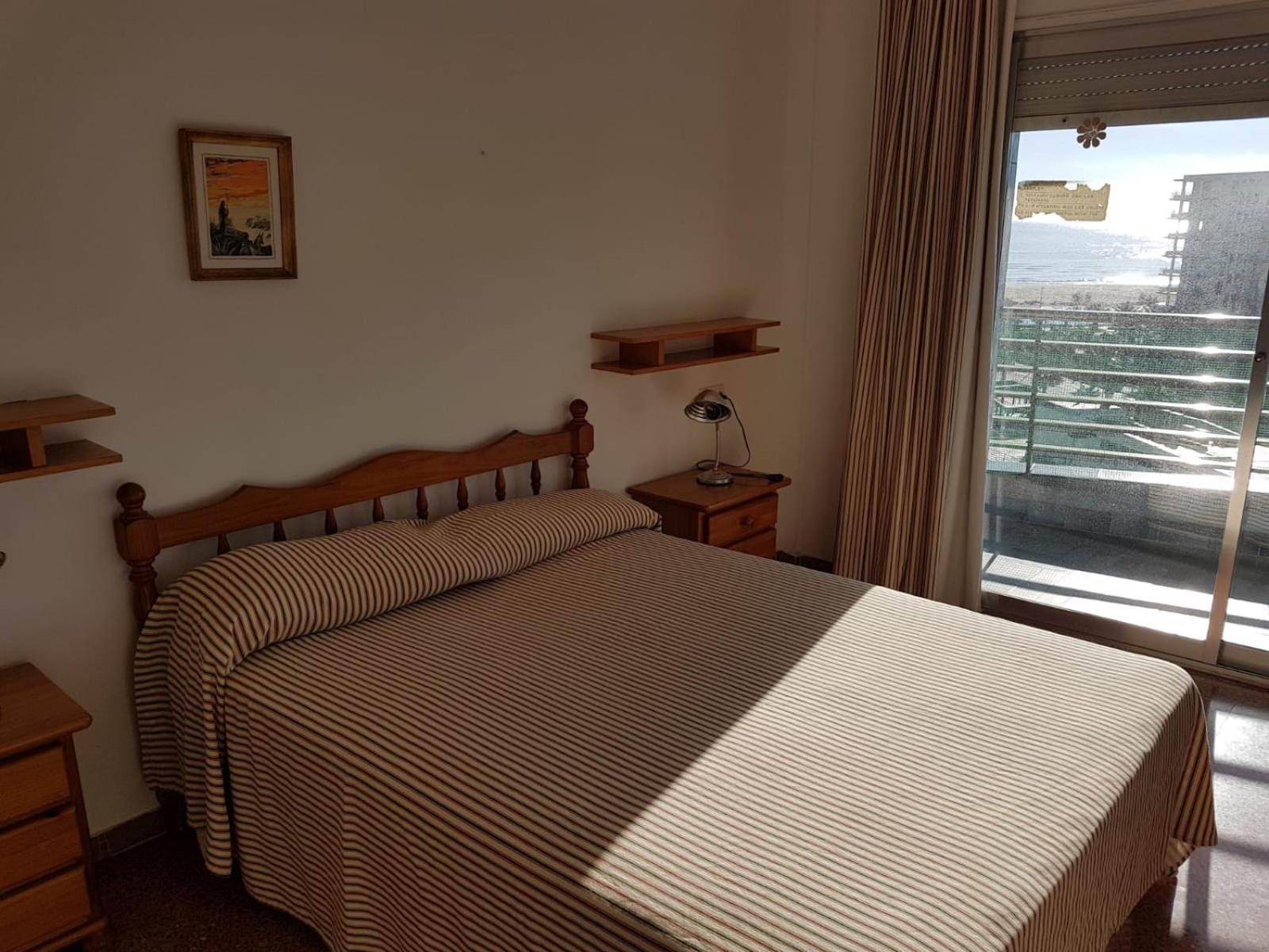 Apartamento de Dos Dormitorios con Vista a la Piscina