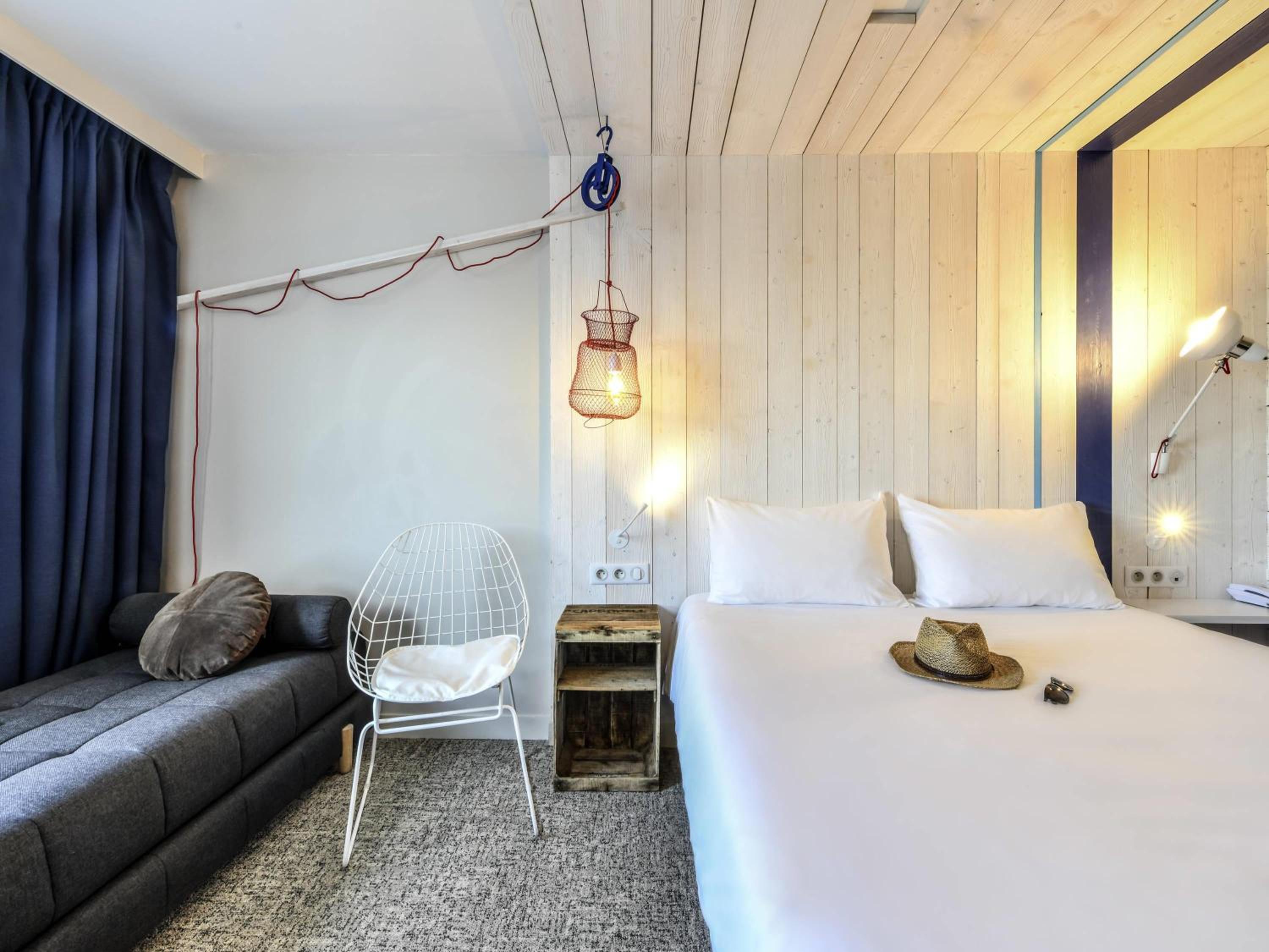 Classic Double Room with Sofa and Ocean View