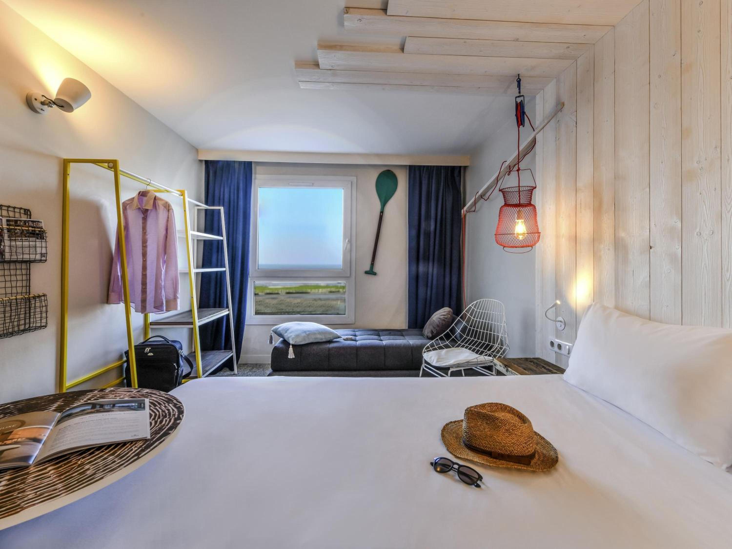 Classic Double Room with Sofa and Ocean View
