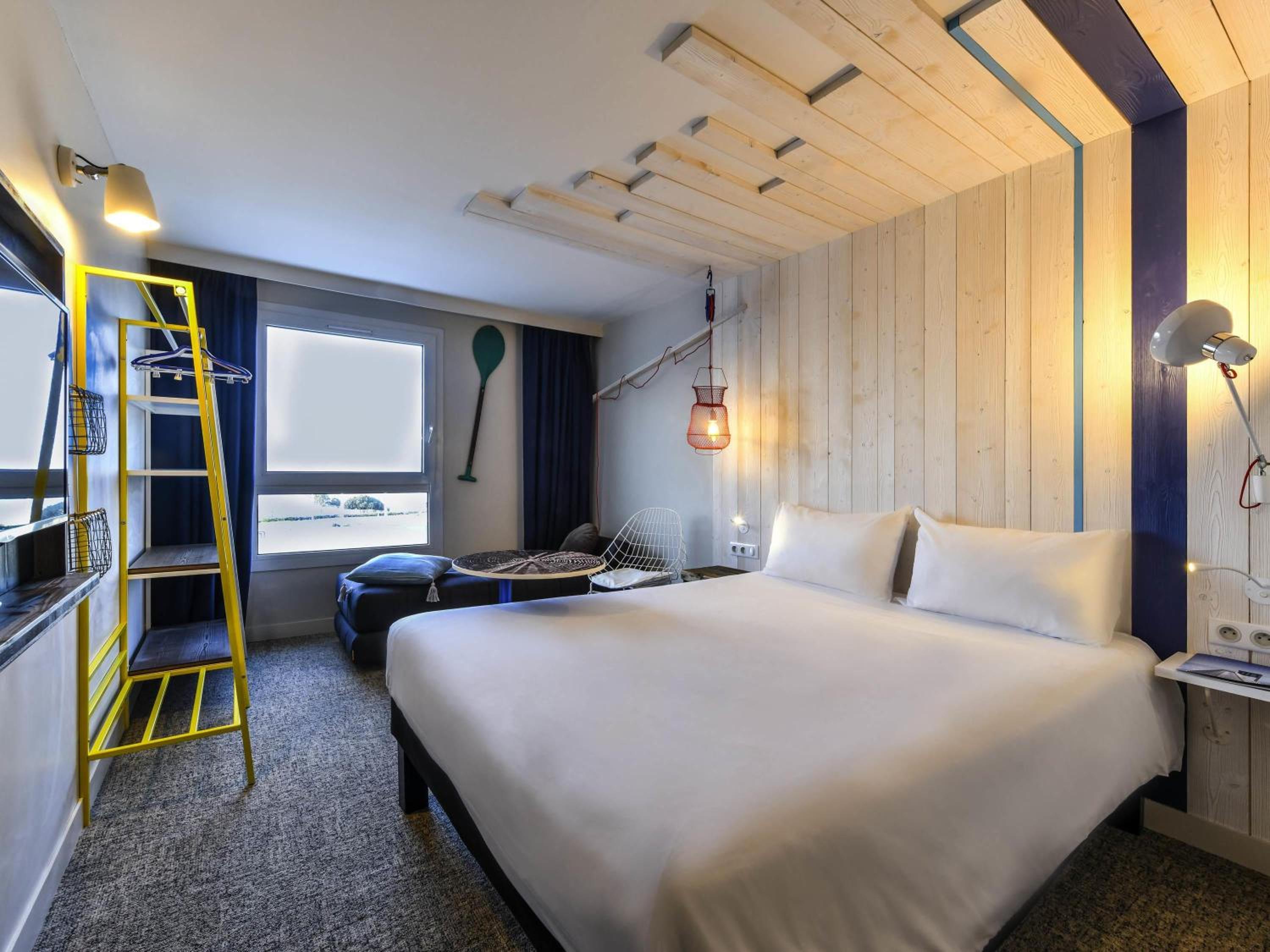 Classic Double Room with Sofa and Ocean View