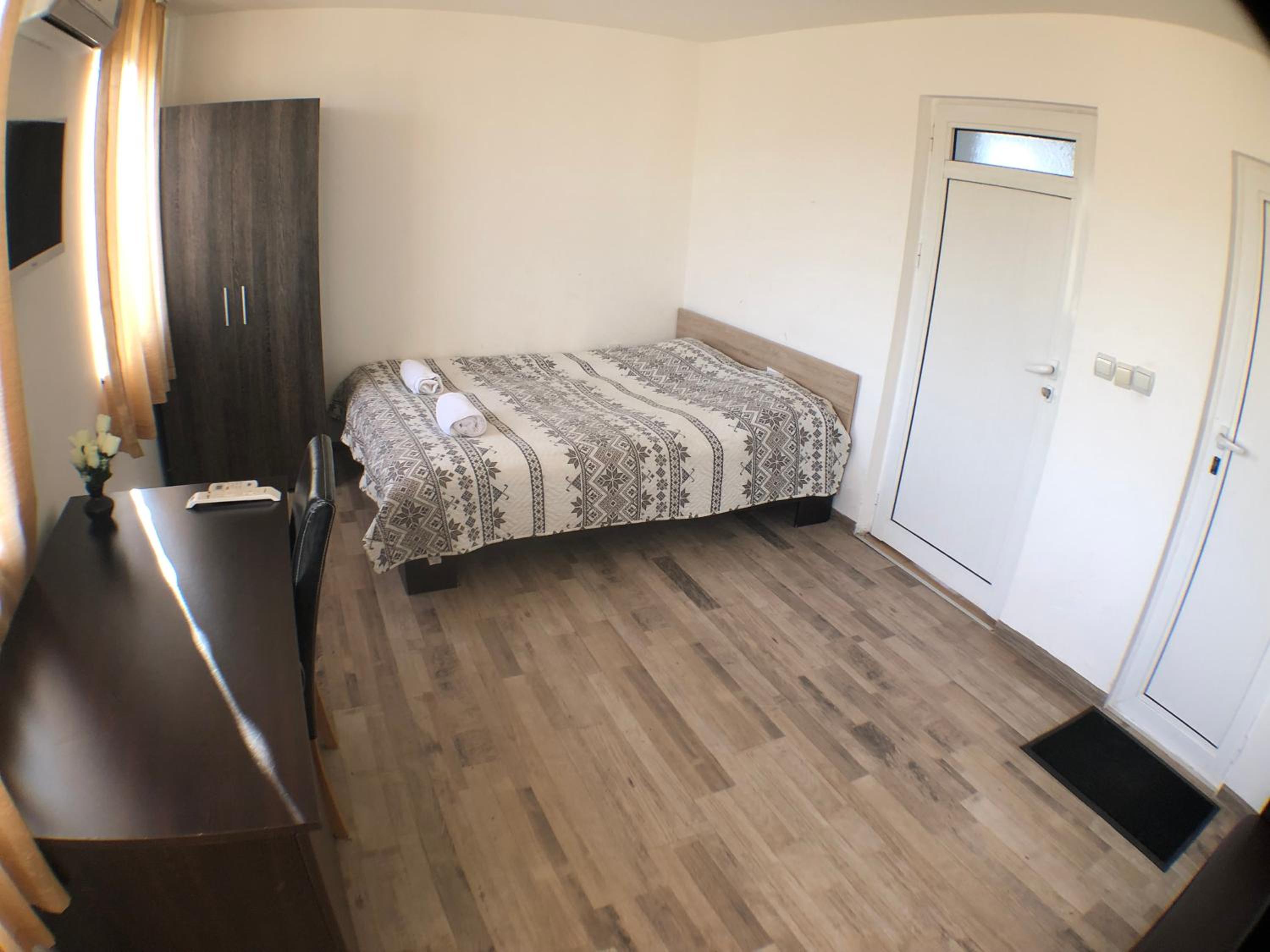Budget Double Room photo 2