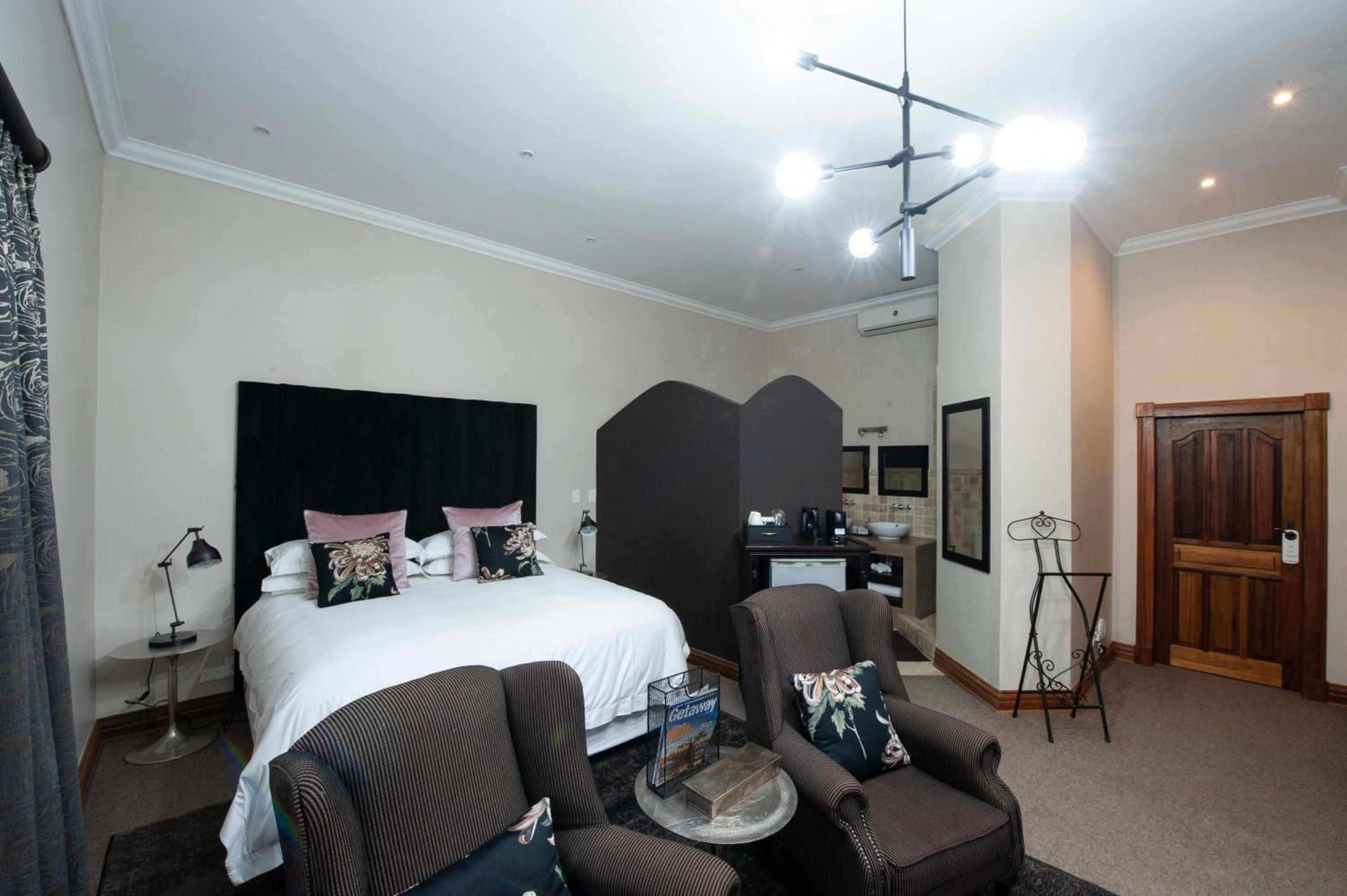 Superior King Room photo 2