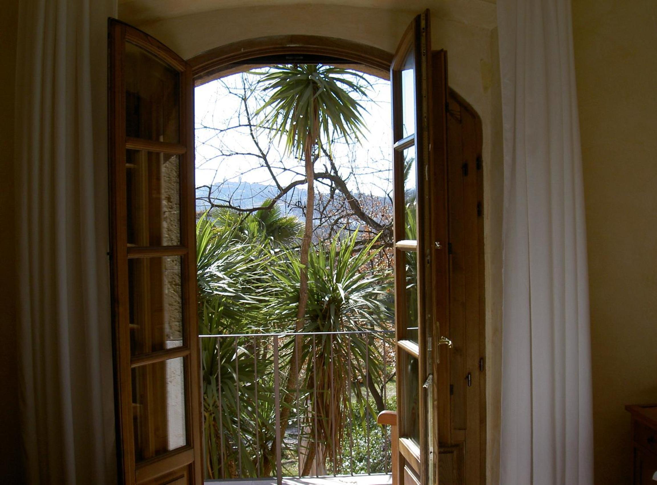 Suite - Photo 3