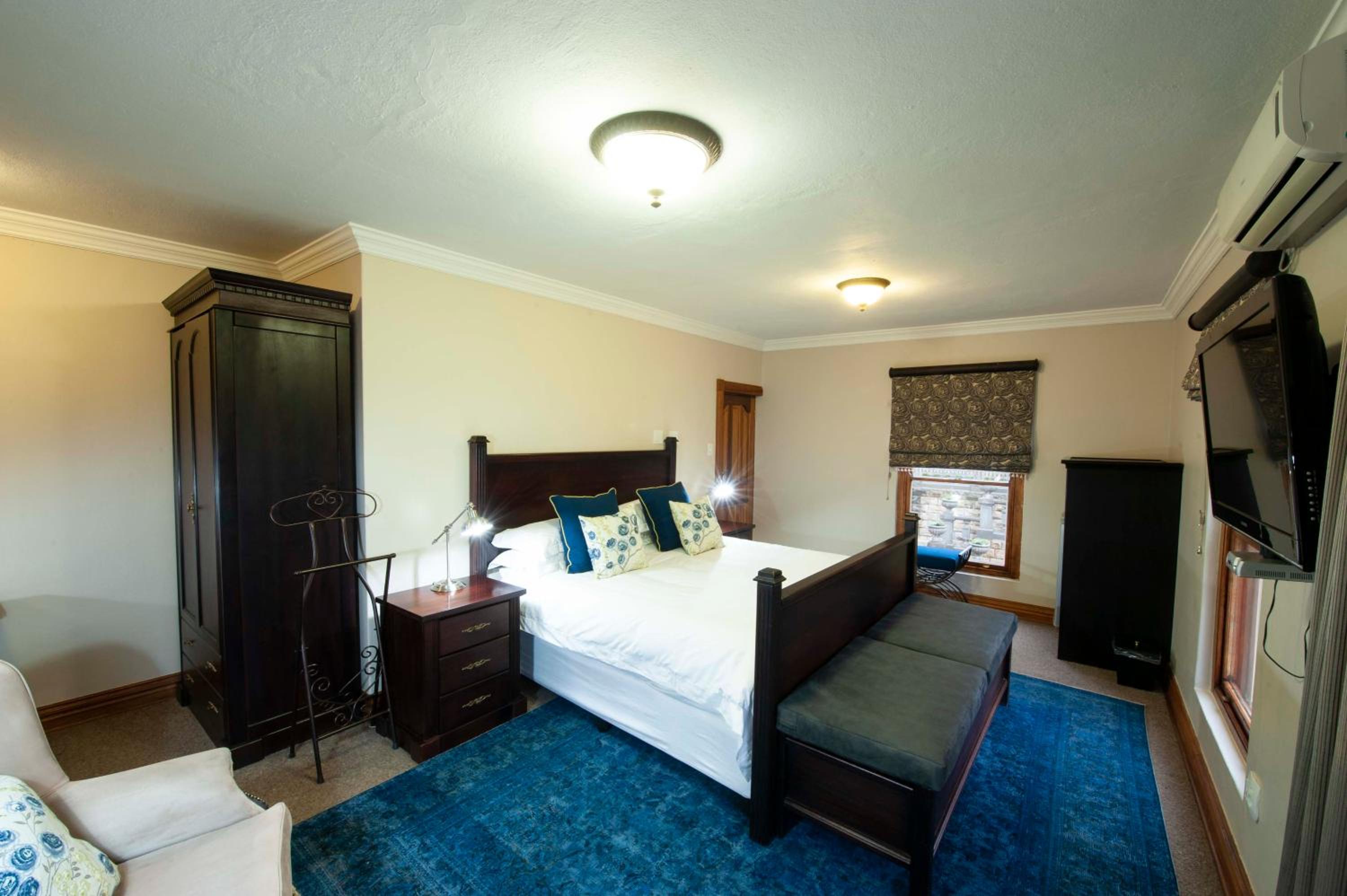 Deluxe King Room photo 2