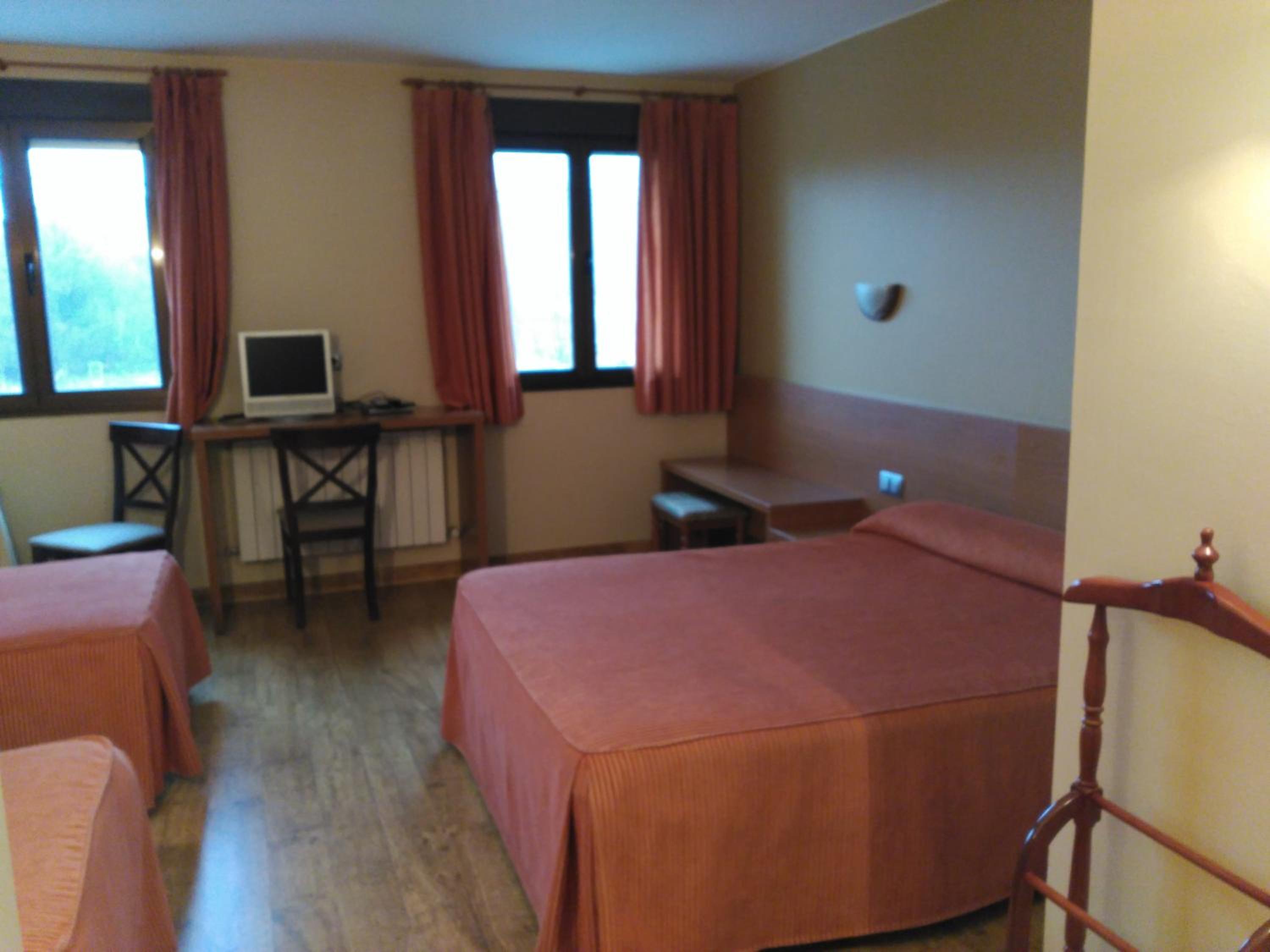 Quadruple Room with Lake View - Photo 2