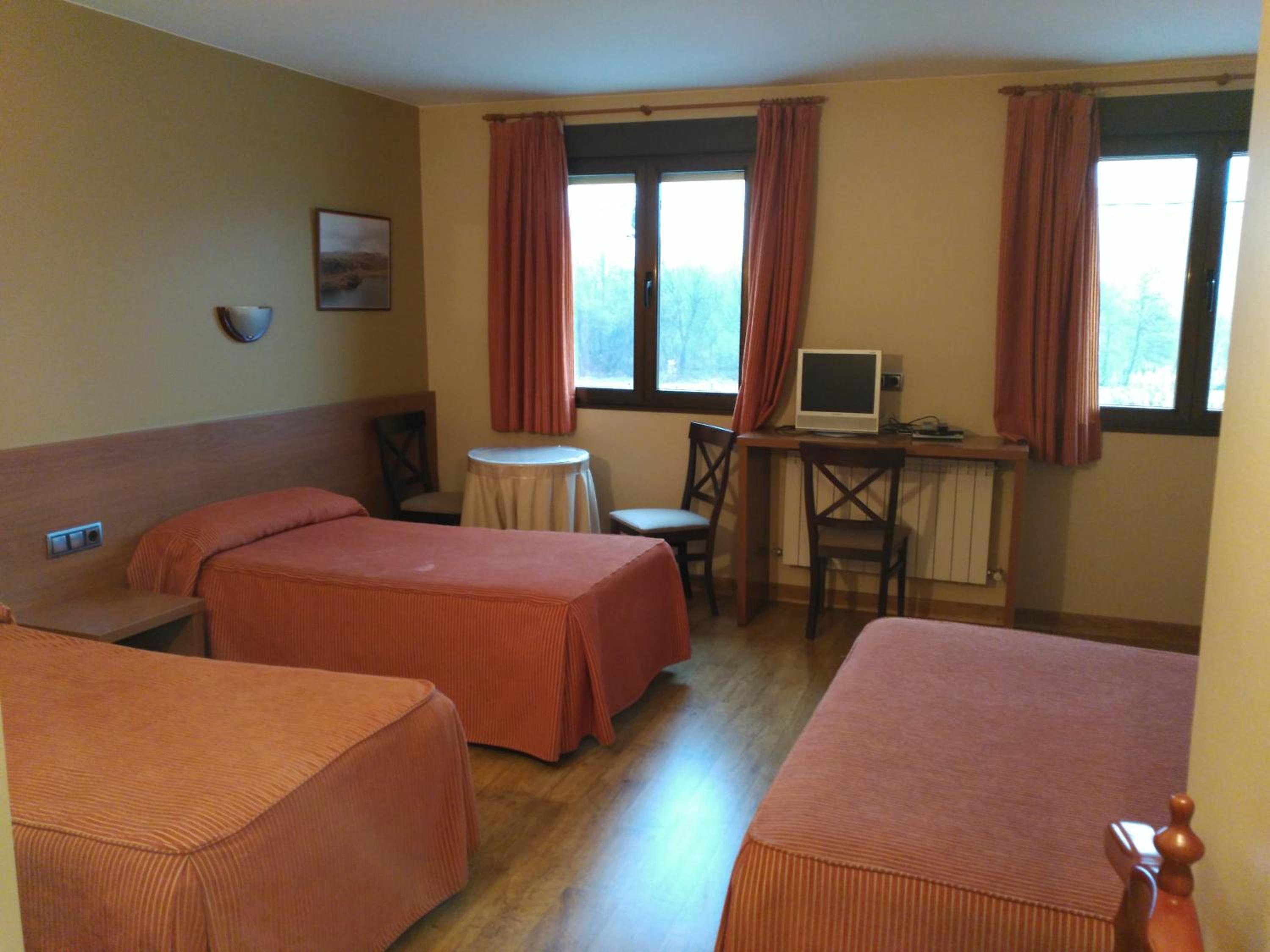 Quadruple Room with Lake View - Photo 6