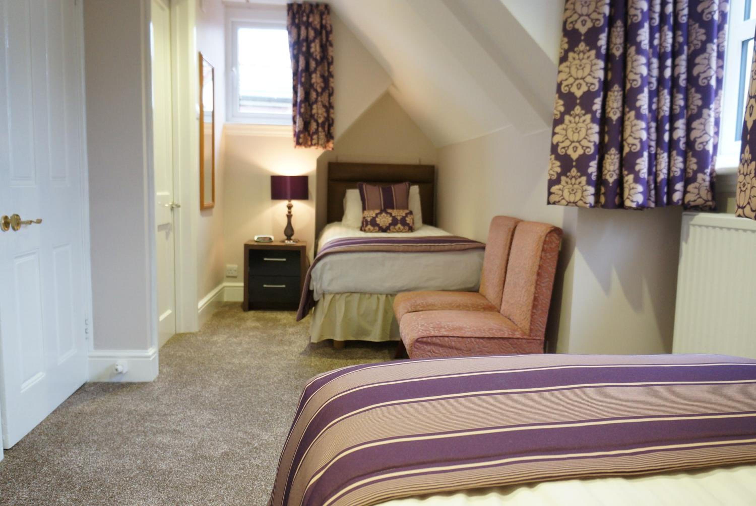 Standard Twin Room - Photo 4
