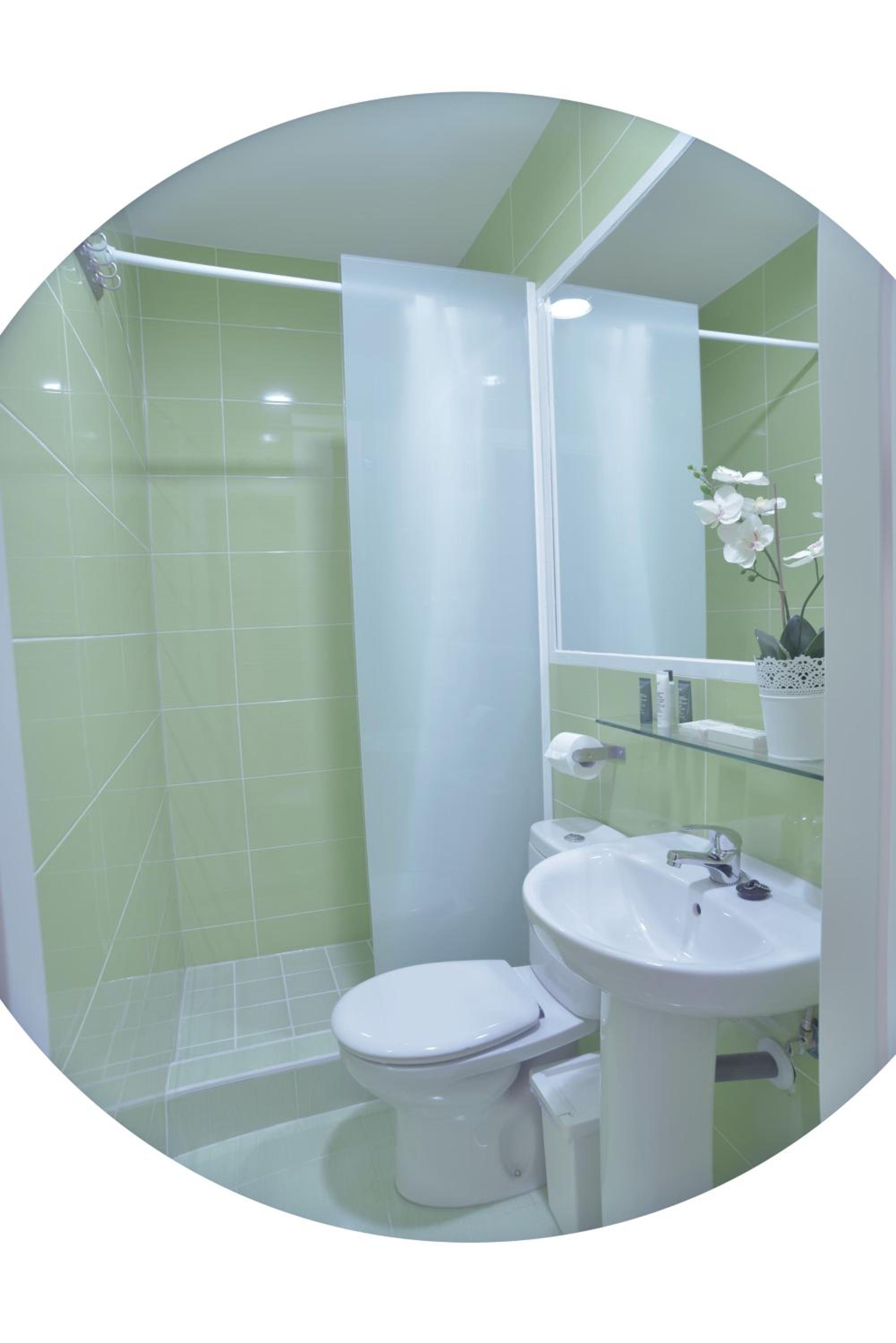 Double or Twin Room with Private Bathroom - Photo 7