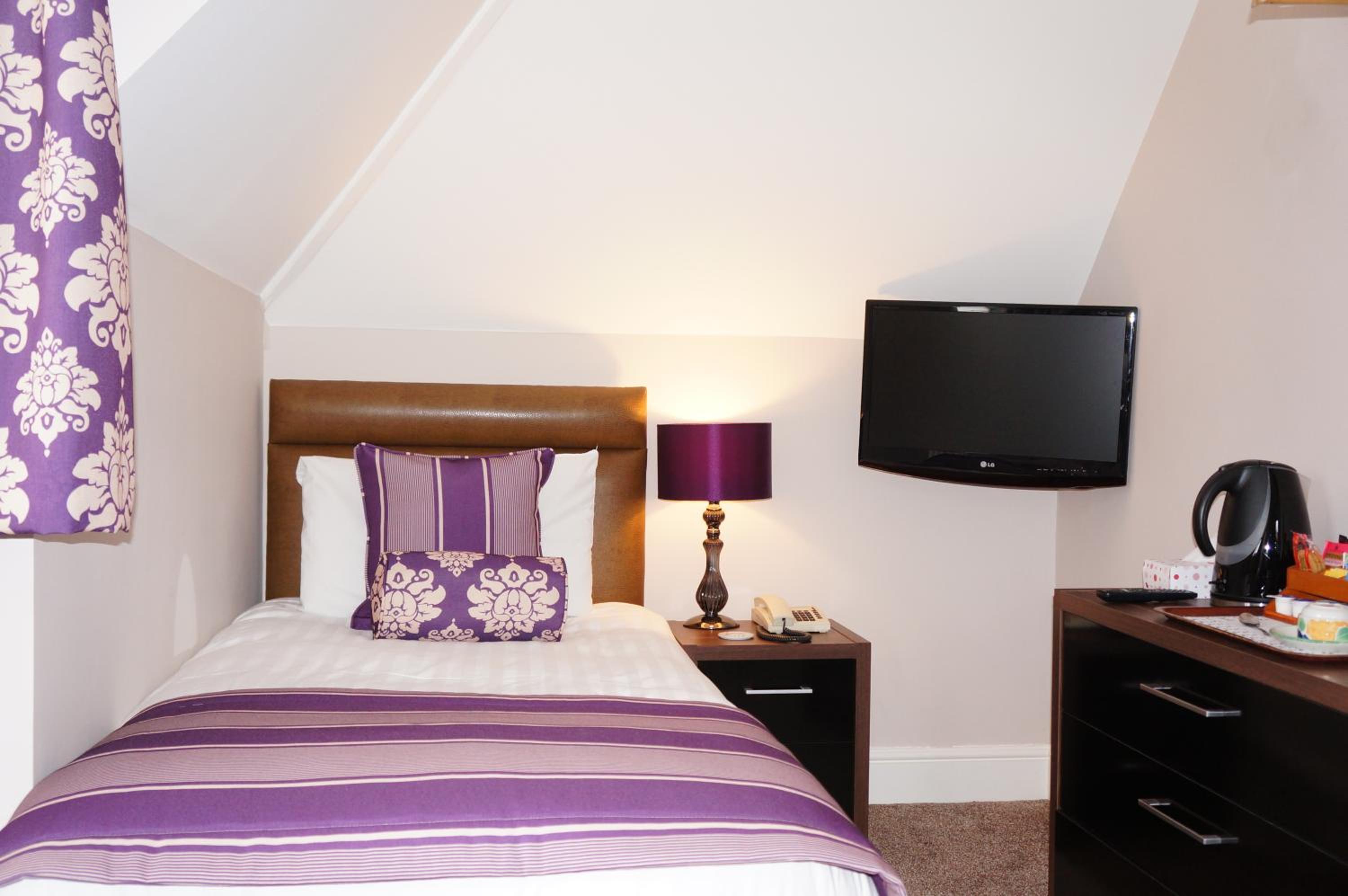 Standard Twin Room - Photo 2