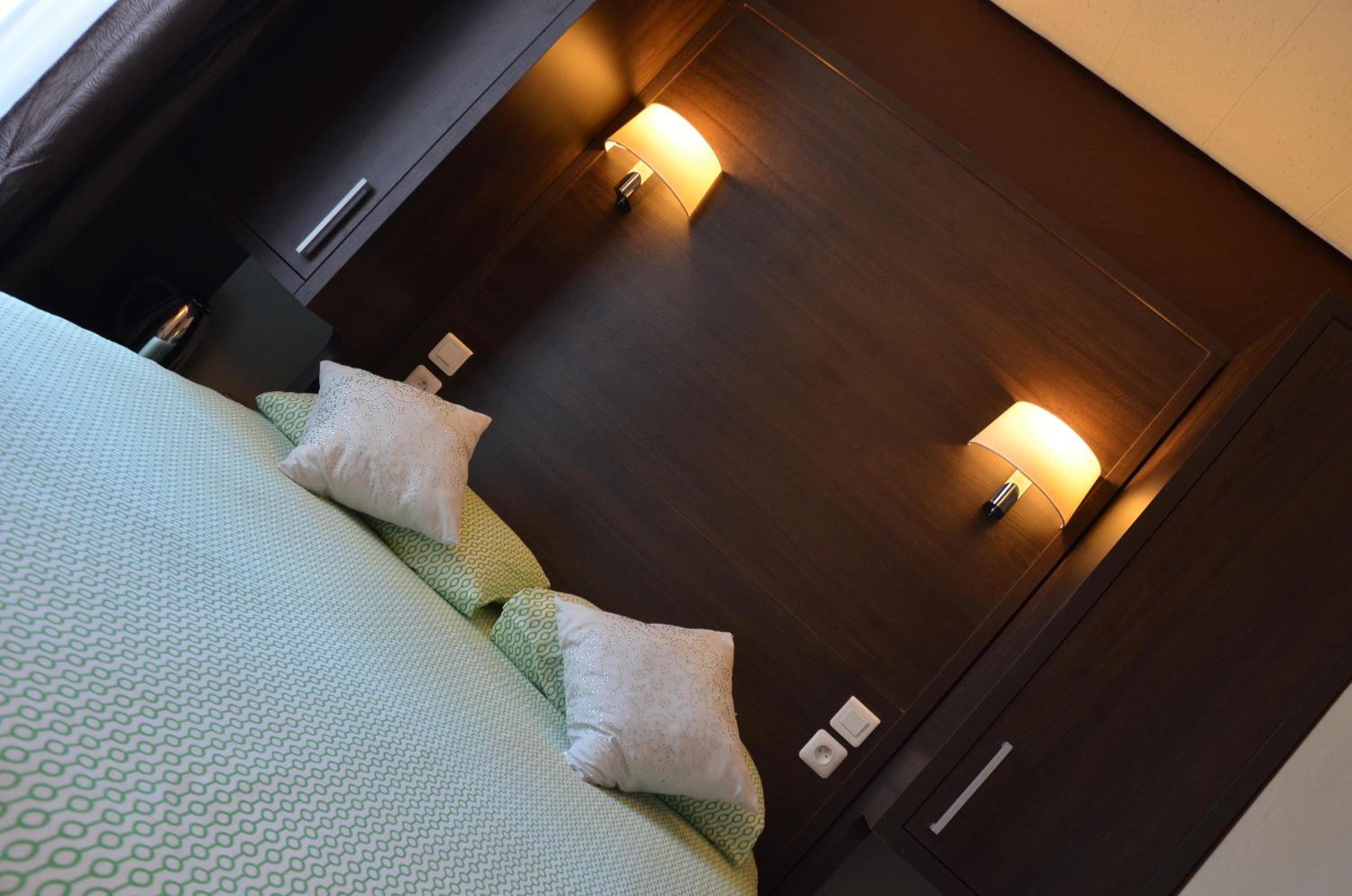 Double Room with Private Bathroom - Photo 13