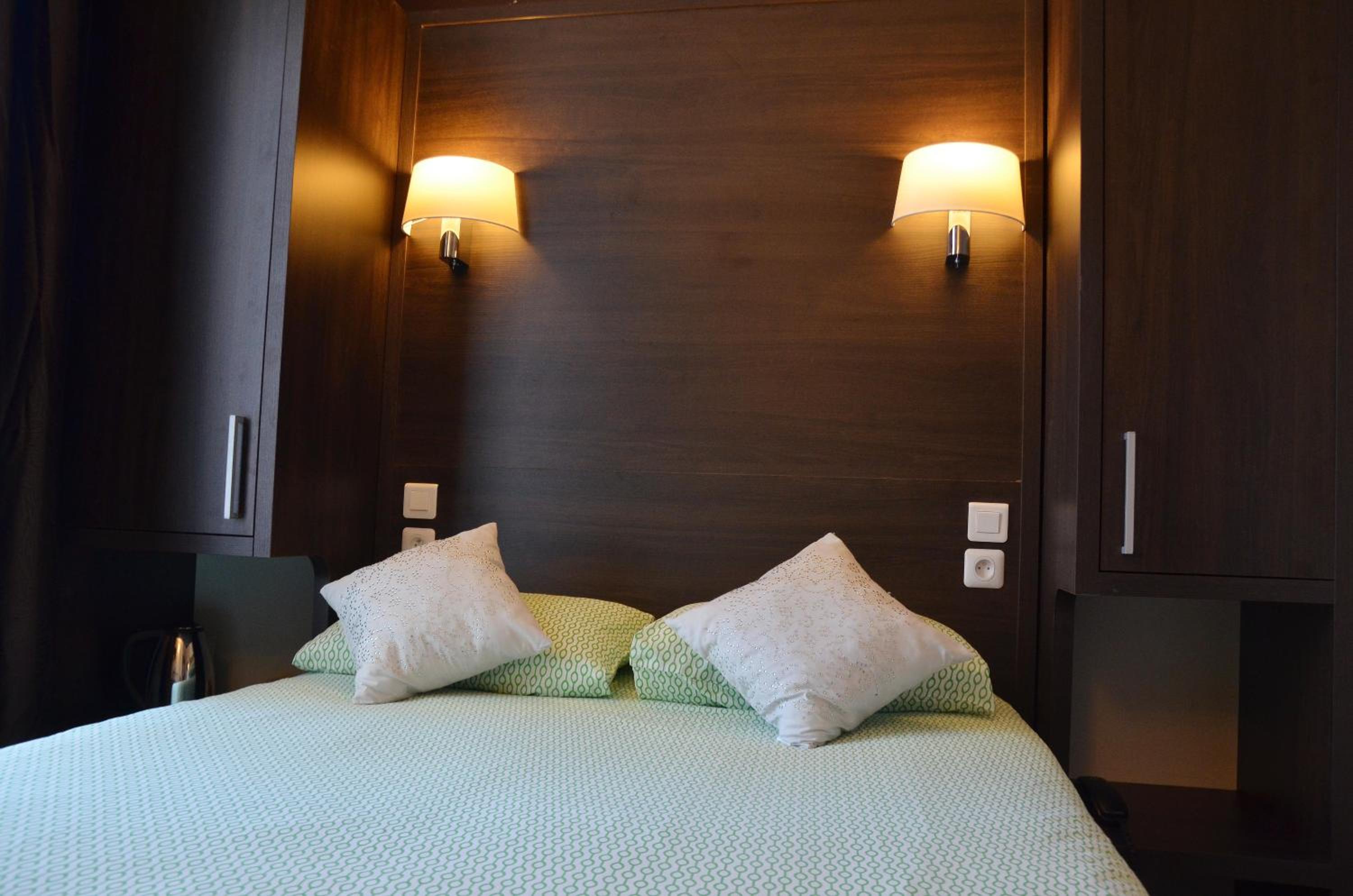 Double Room with Private Bathroom - Photo 1