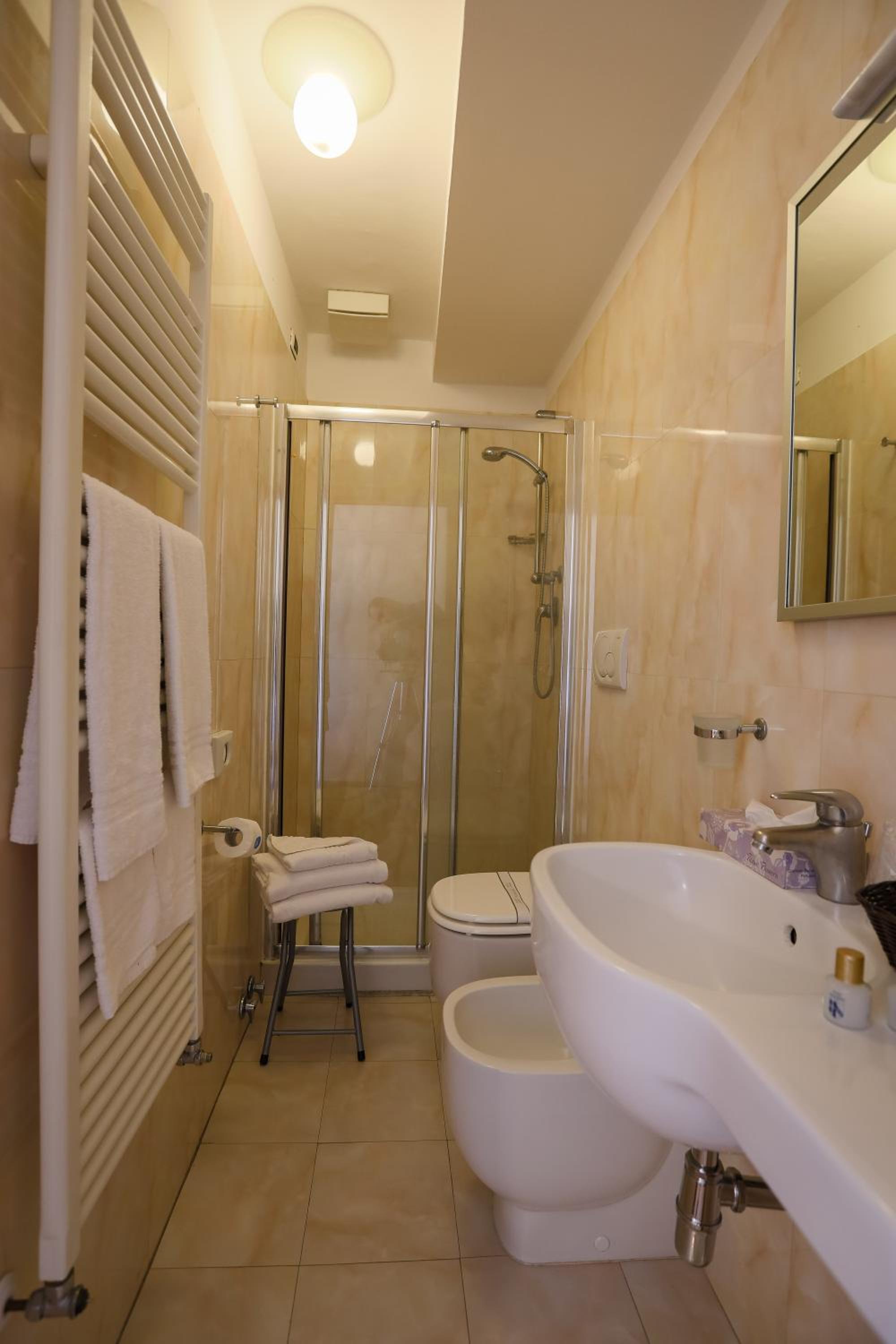 Double Room - Photo 7