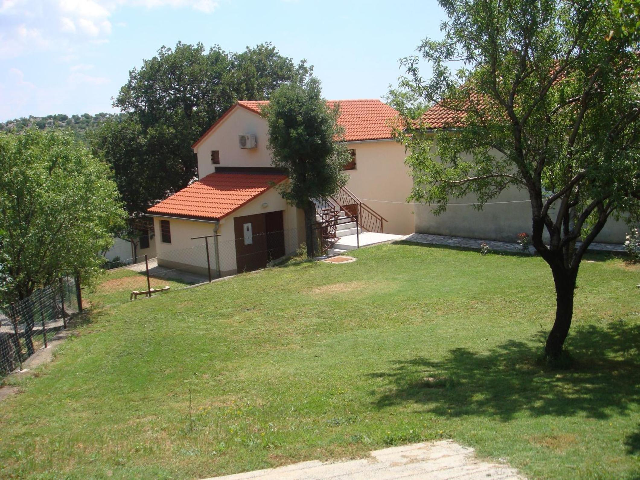 Apartment with Balcony - Photo 8