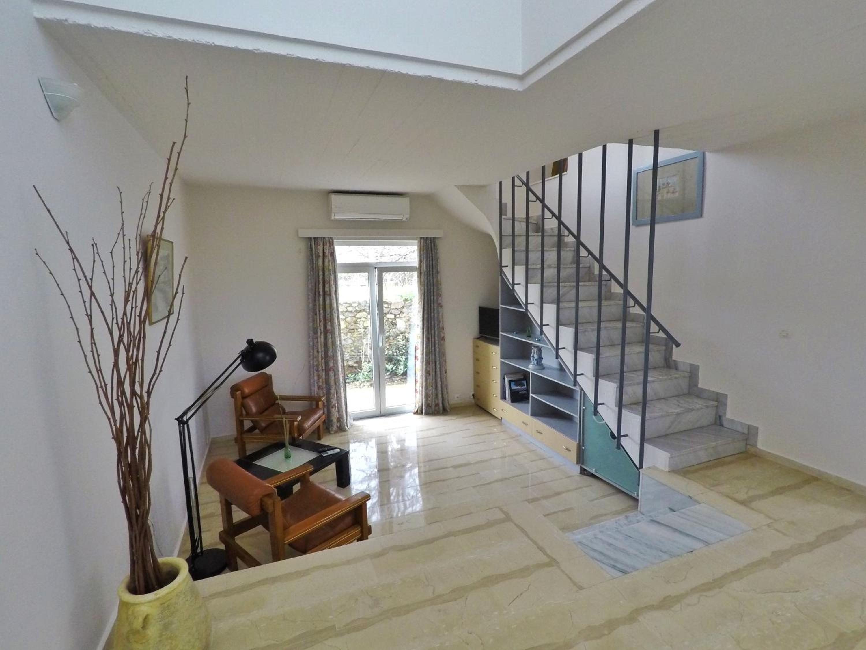Master Apartment with Pool or Garden View - Split Level photo 3
