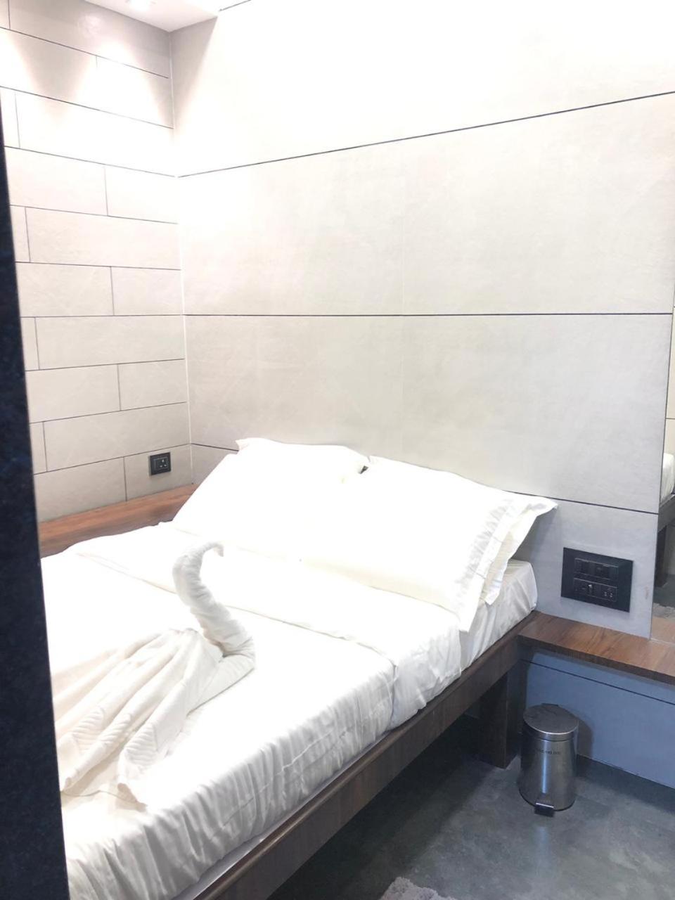 Standard Double Room - Photo 13