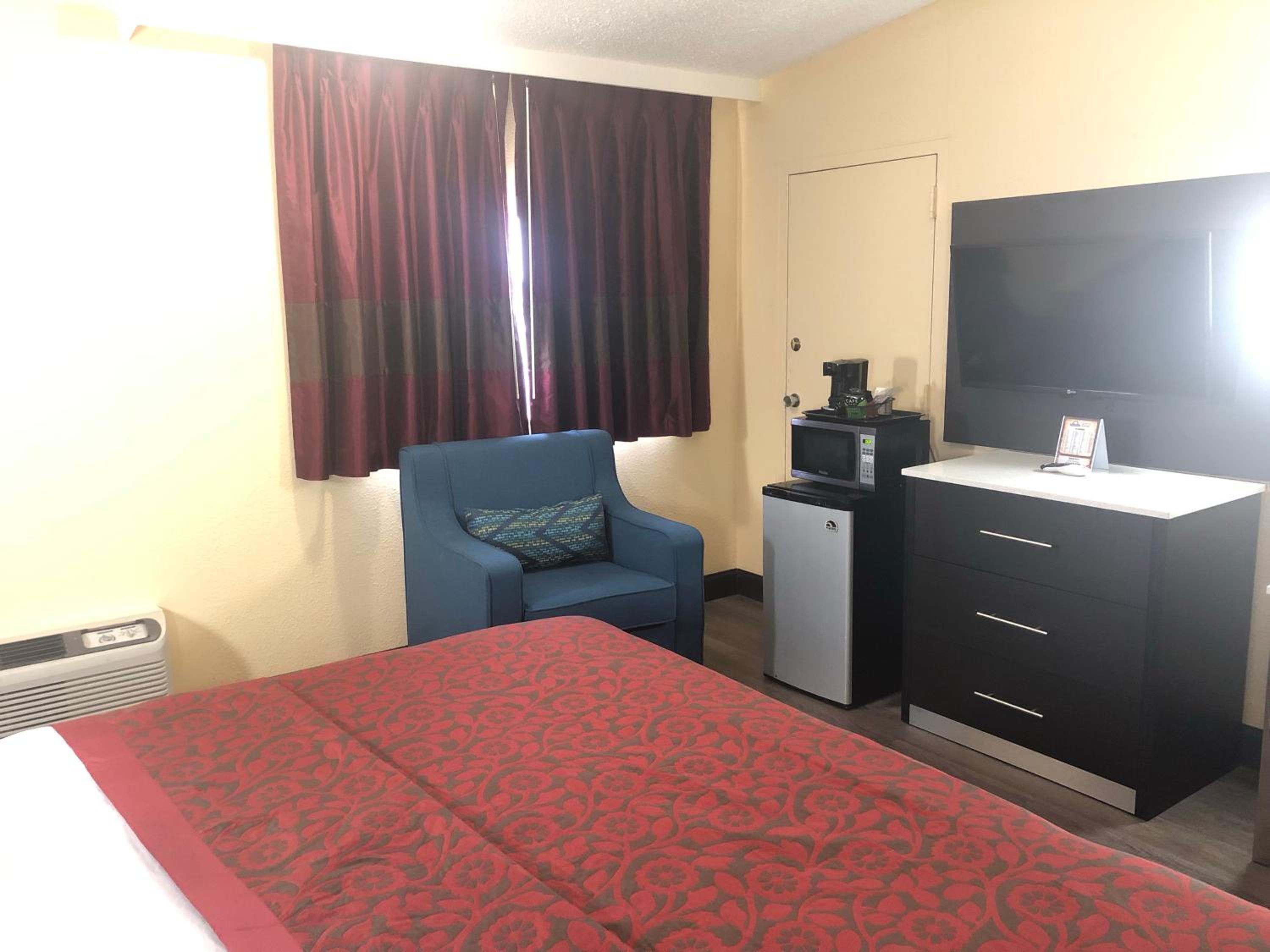 King Room - Non-Smoking - Photo 1
