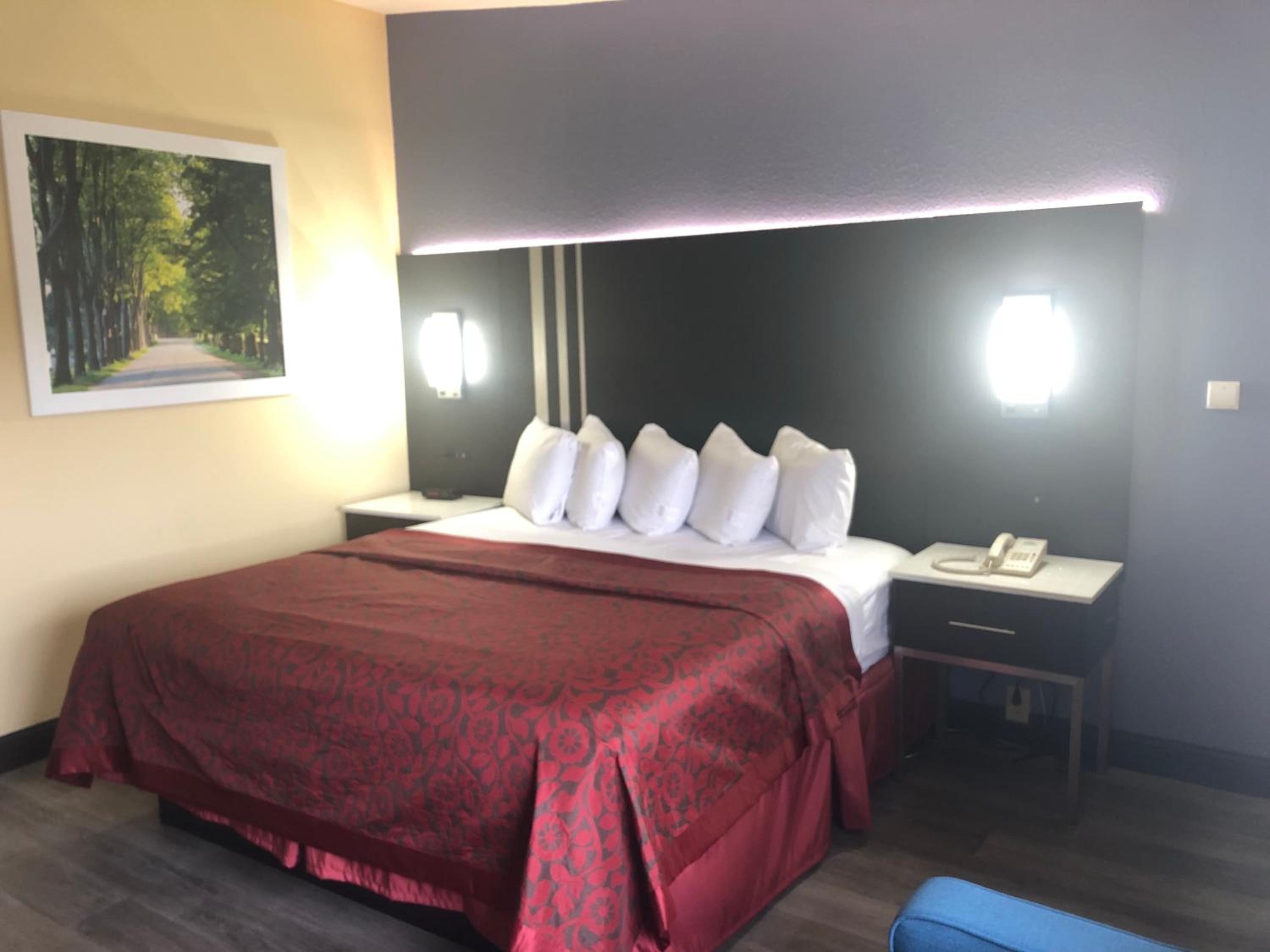 King Room - Non-Smoking - Photo 5