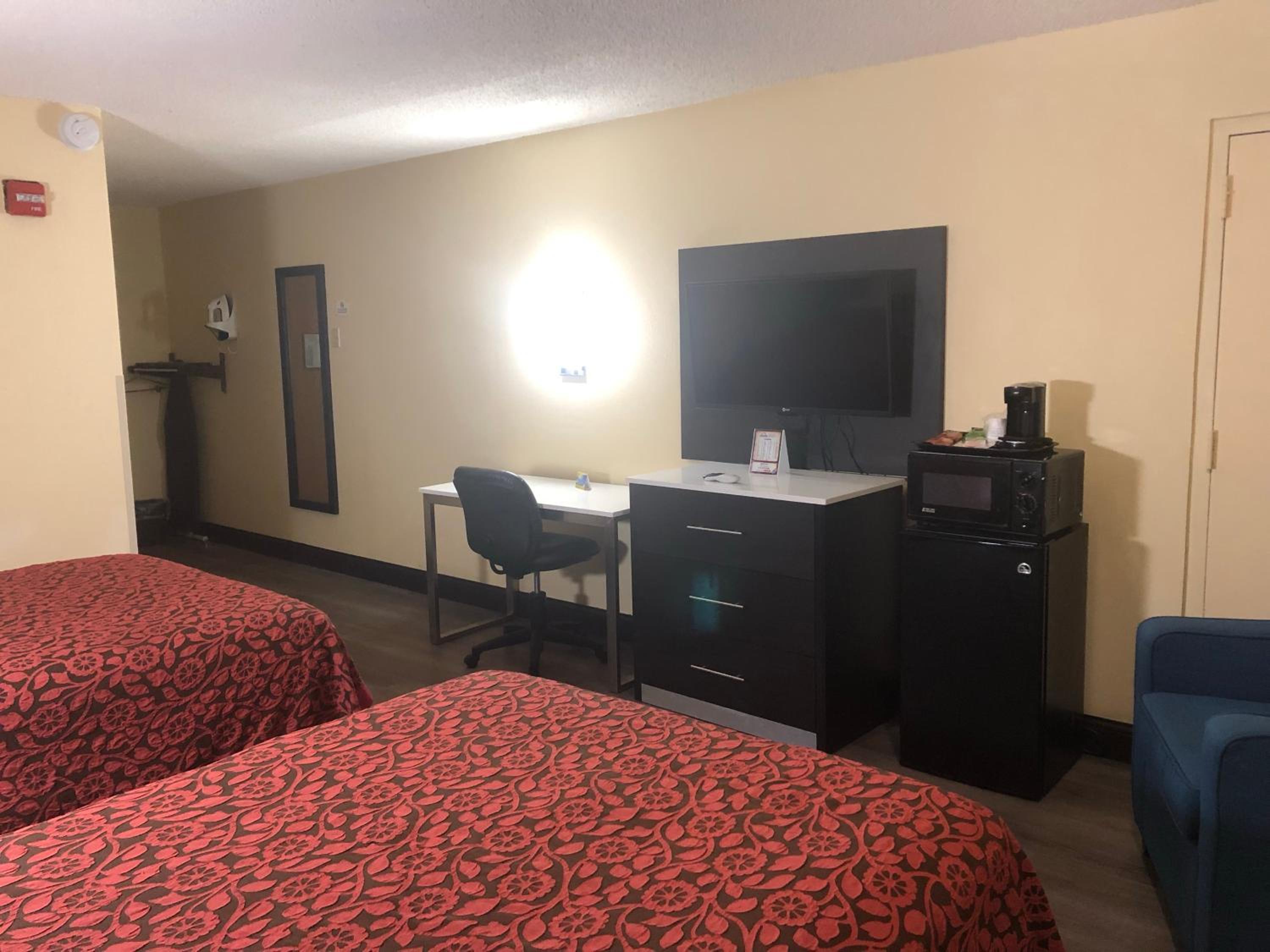 Double Room with Two Double Beds - Mobility Access/Non-Smoking - Photo 1