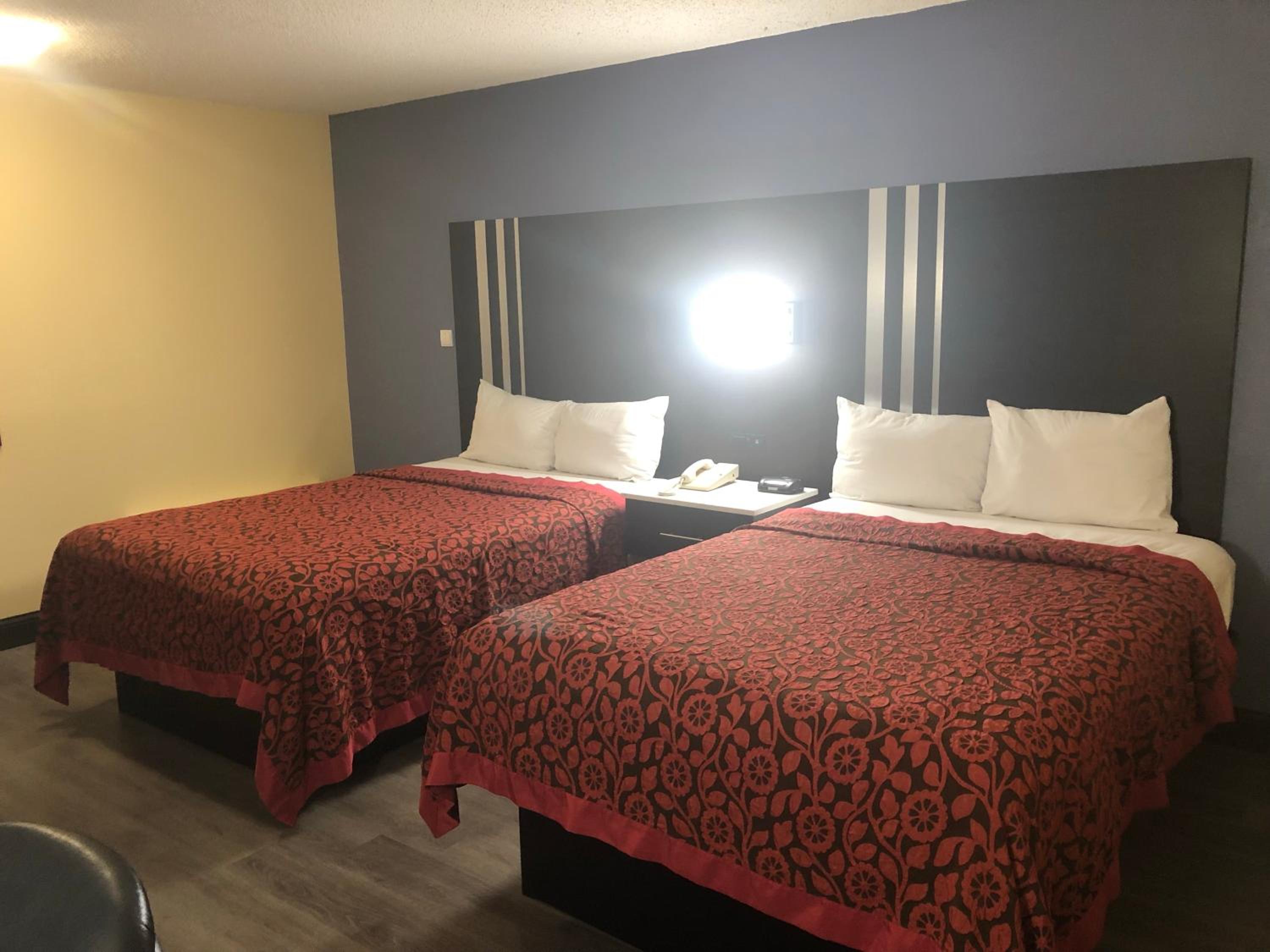 Double Room with Two Double Beds - Mobility Access/Non-Smoking - Photo 2