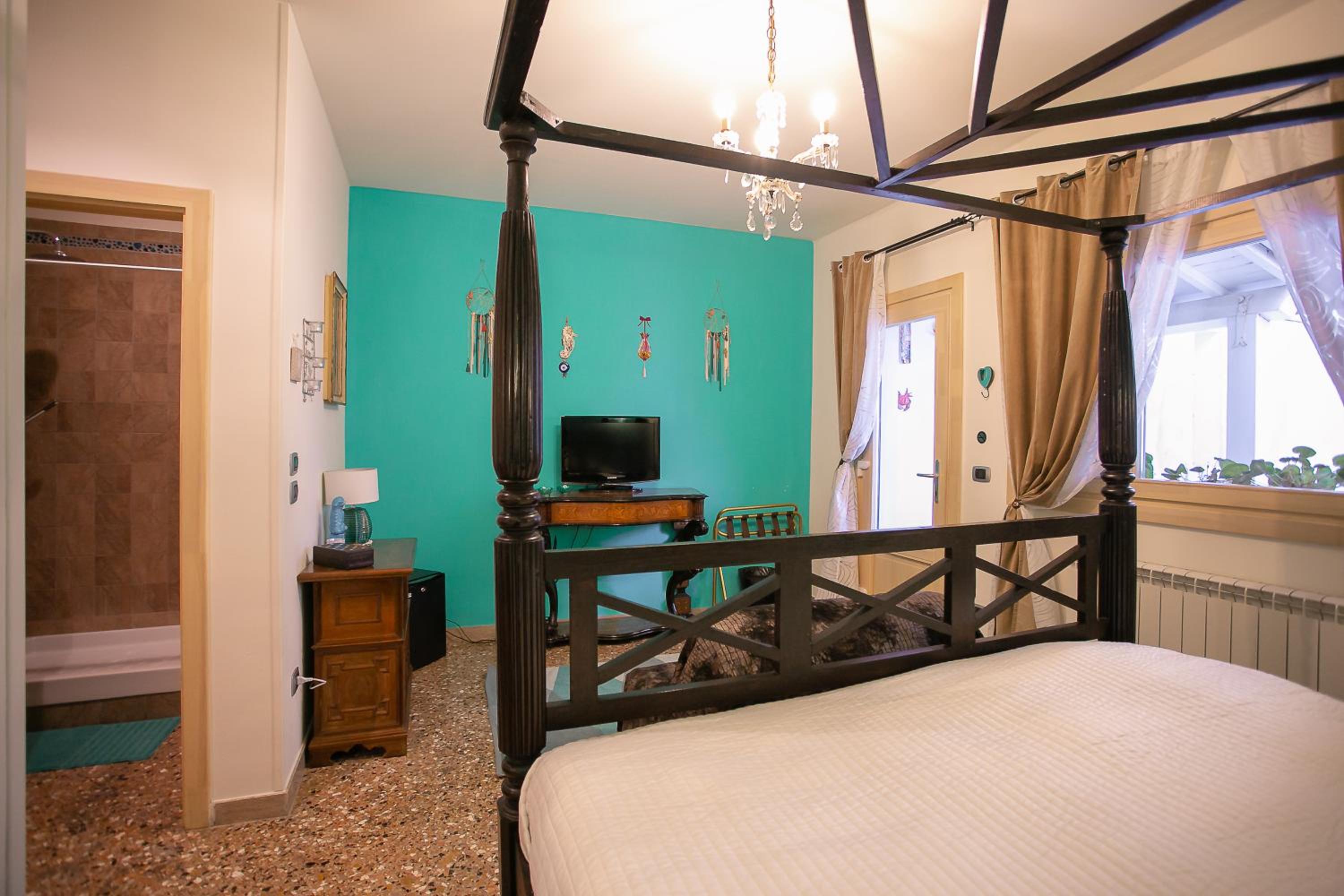 Large Double or Twin Room - Photo 1
