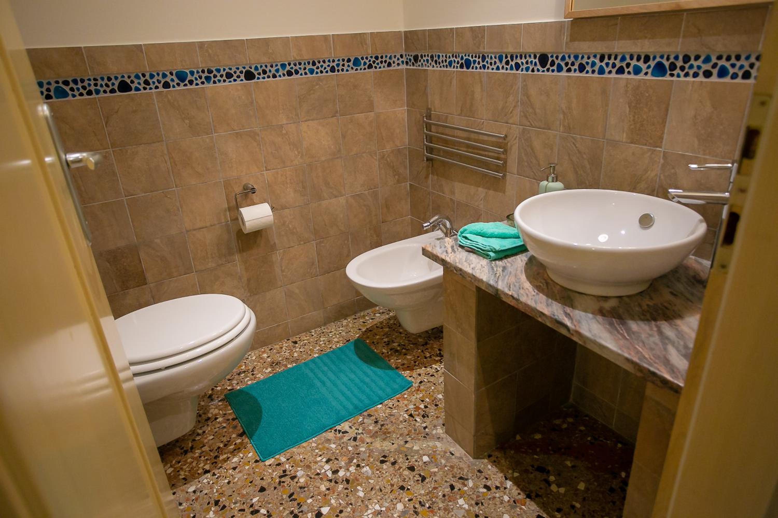 Large Double or Twin Room - Photo 5