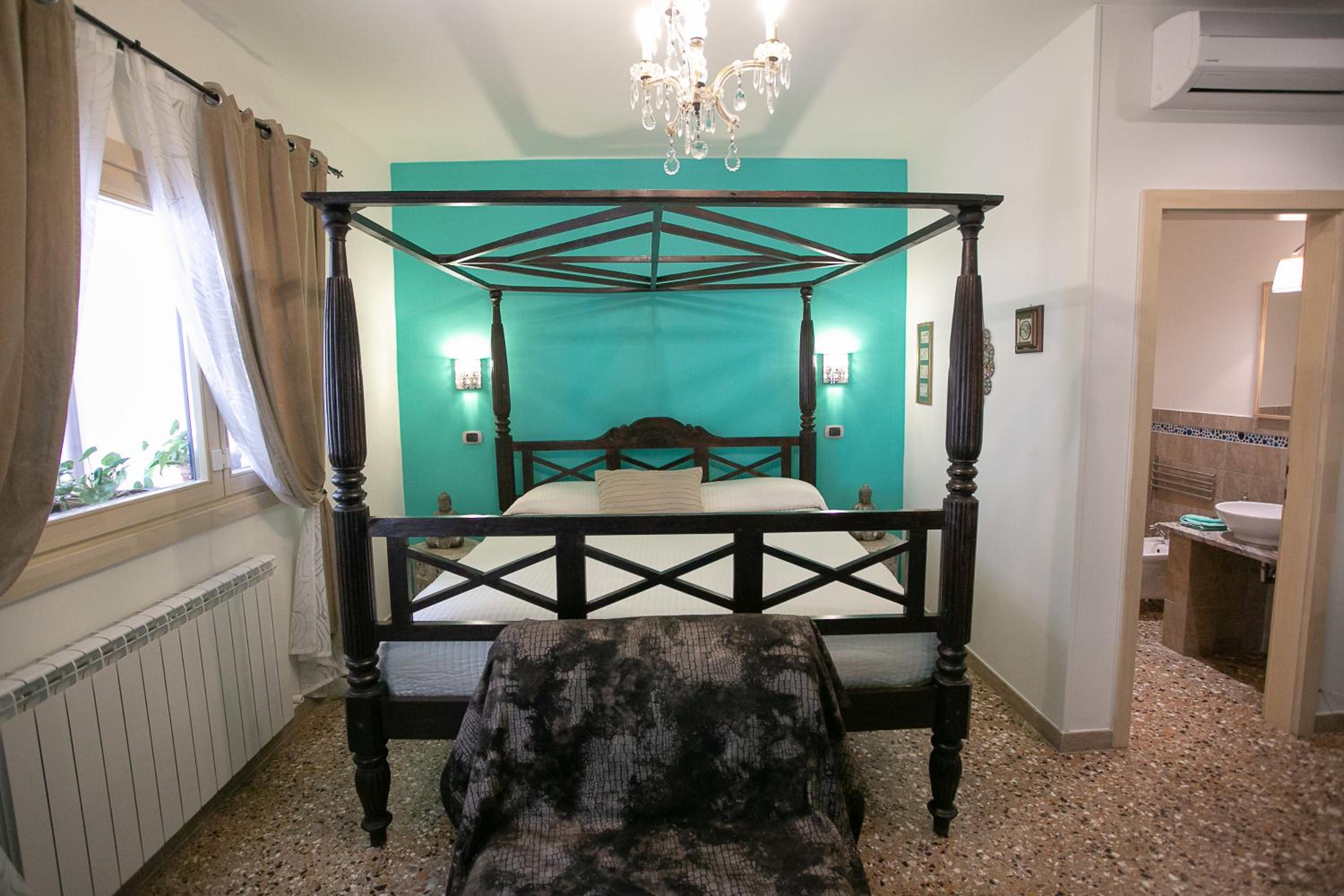 Large Double or Twin Room - Photo 2