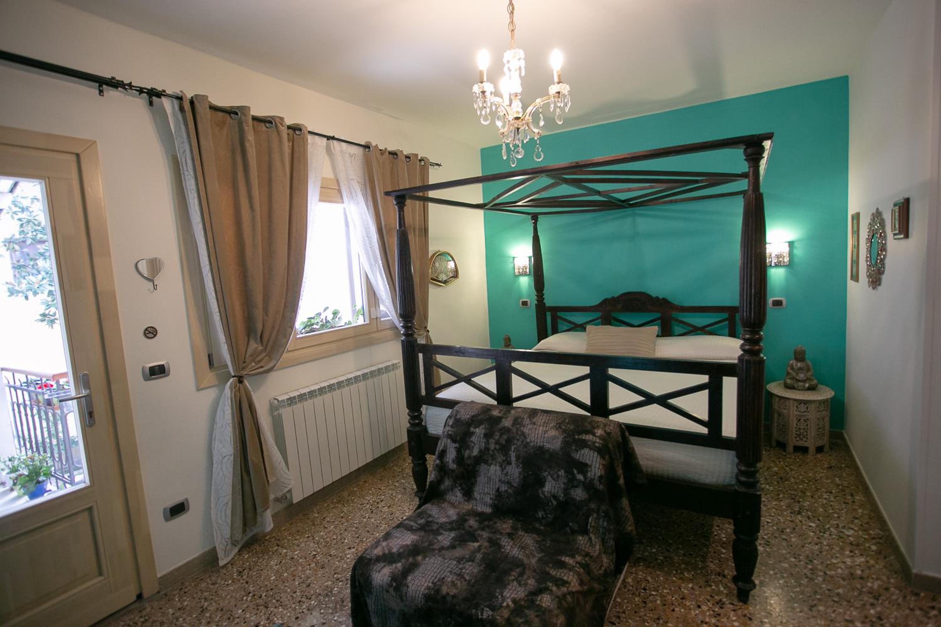 Large Double or Twin Room - Photo 3