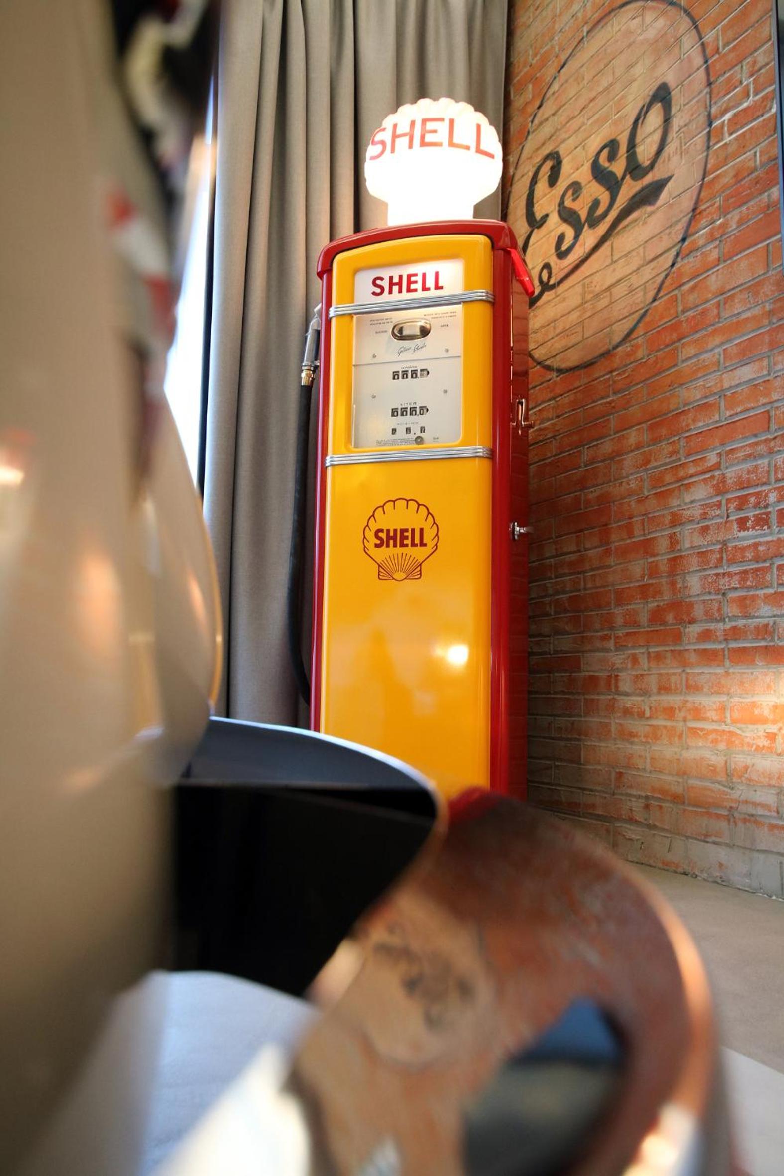Themed Double Room Gas Station, photo 7