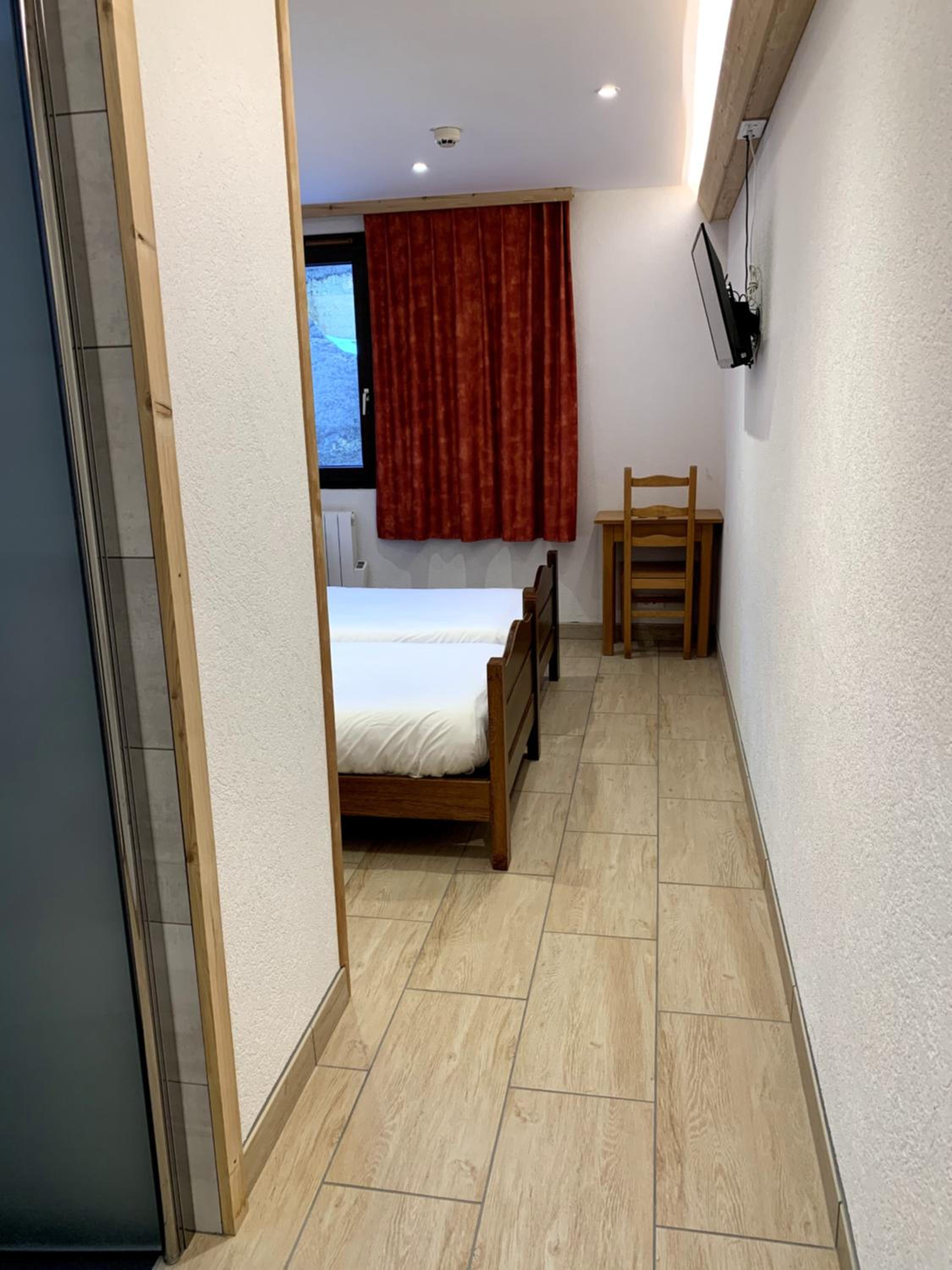 Double or Twin Room with Private Bathroom - Photo 6
