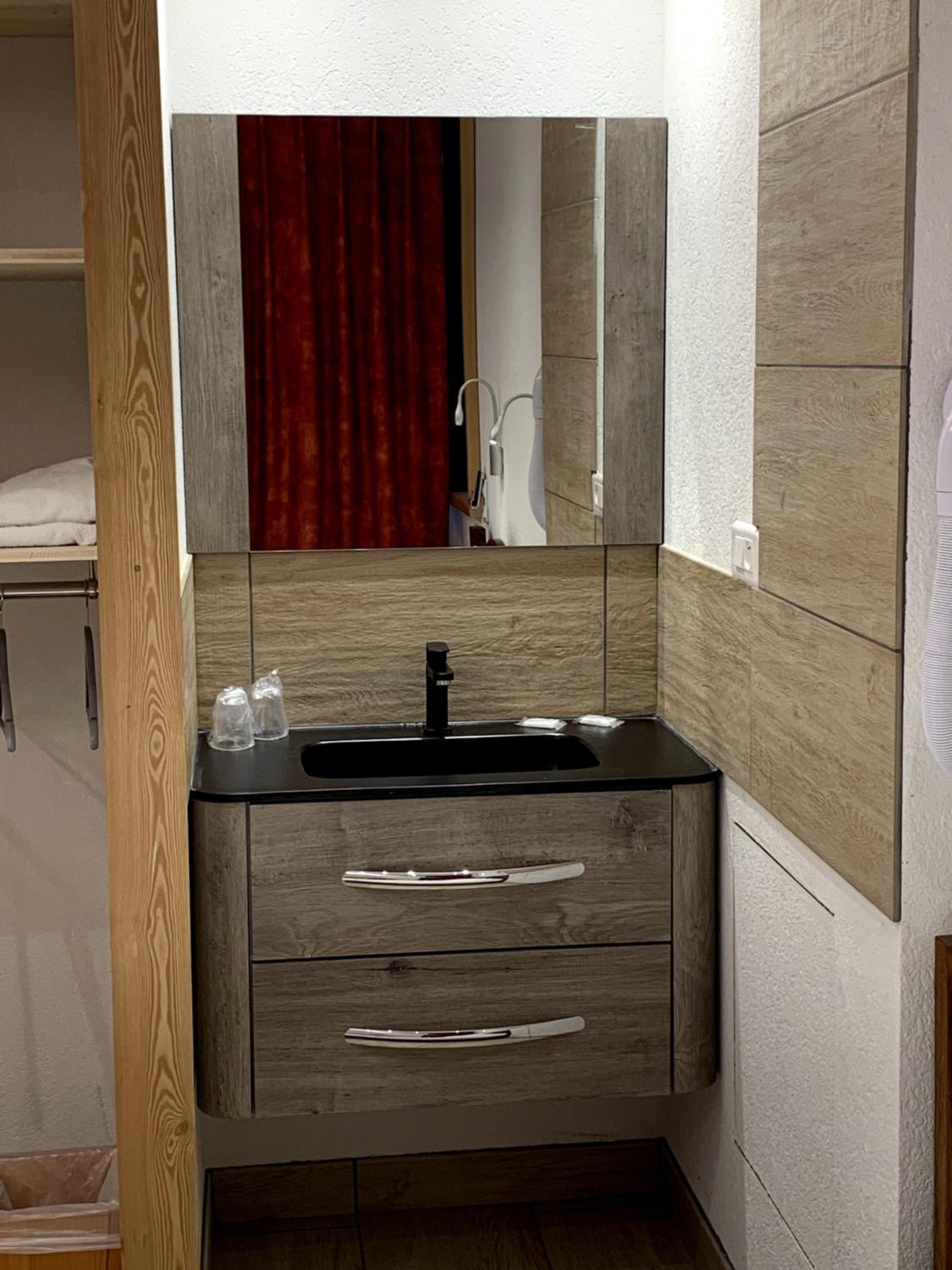 Double or Twin Room with Private Bathroom - Photo 5