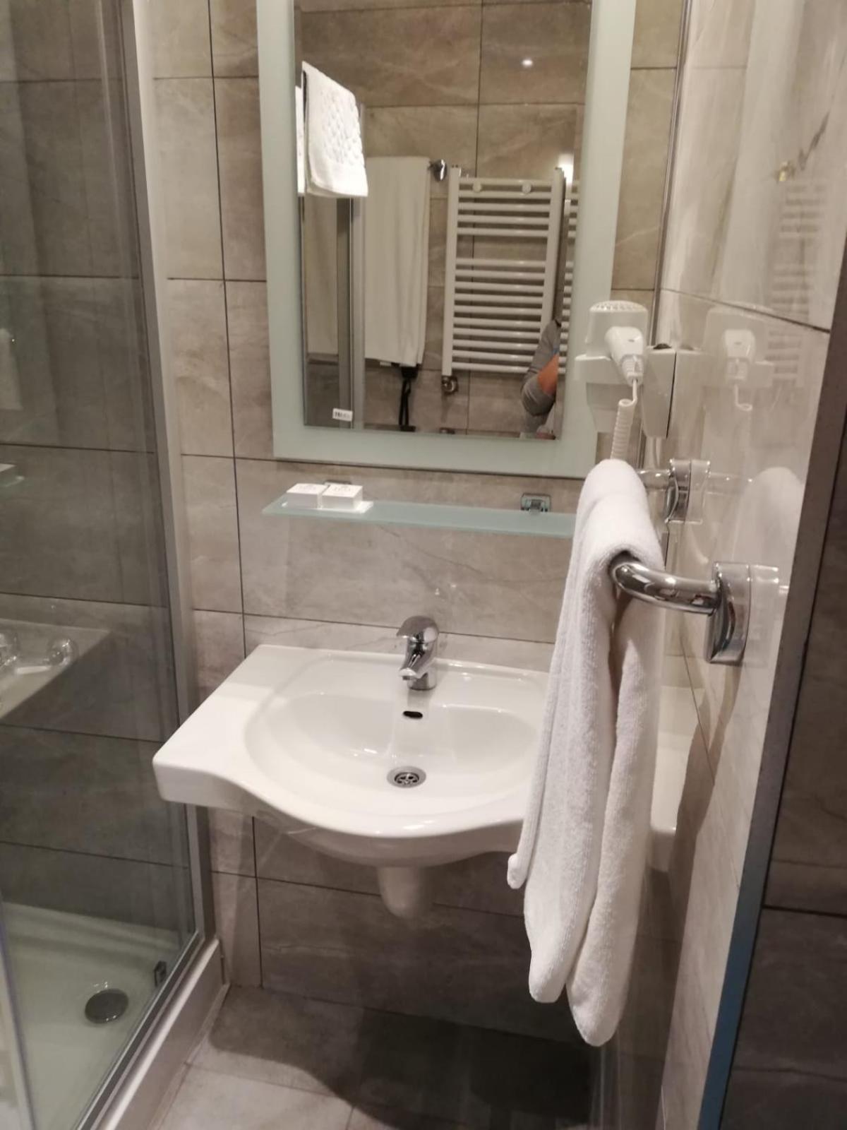 Deluxe Double or Twin Room - Photo 3