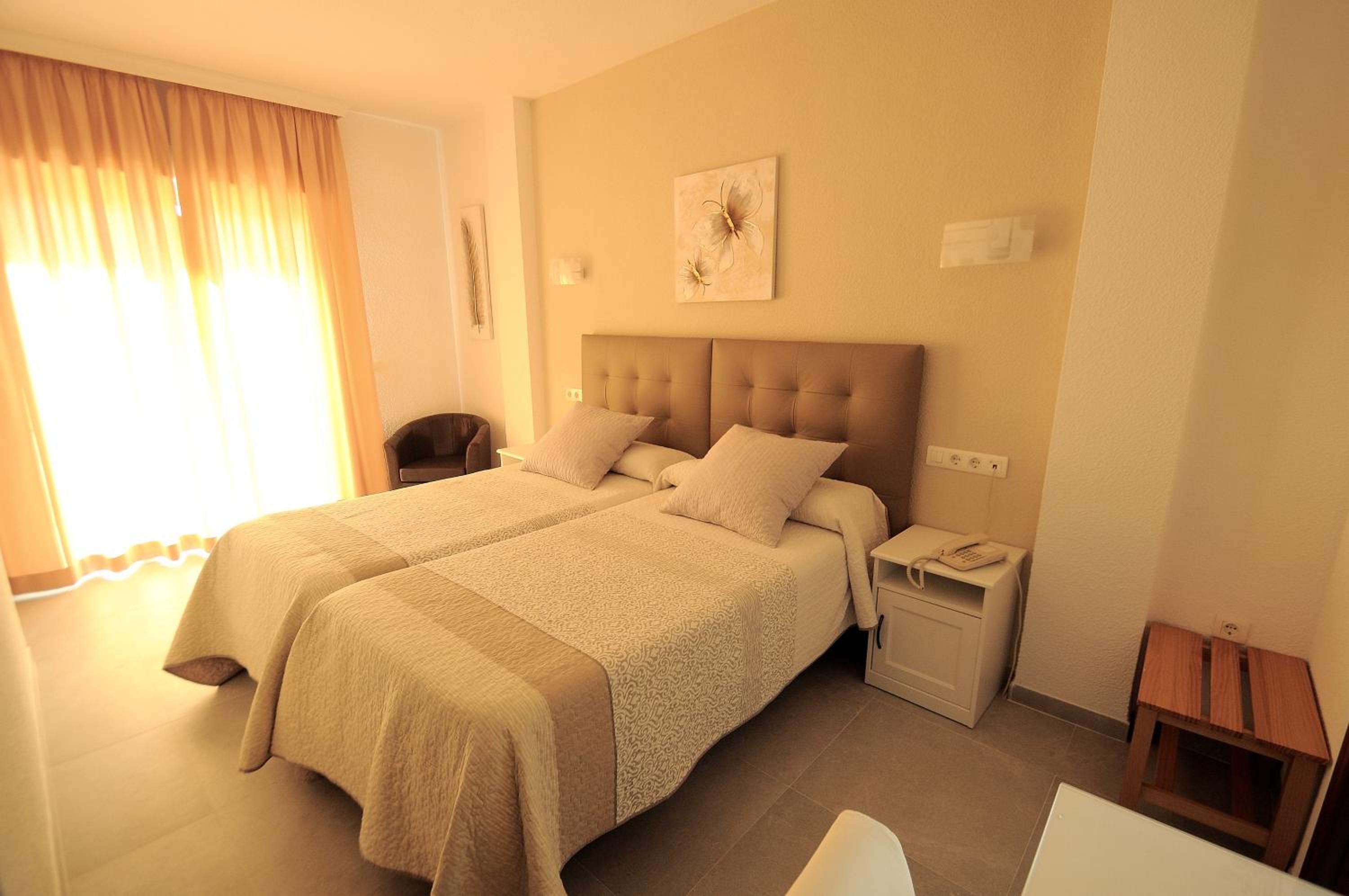 Twin Room with Balcony, photo 7