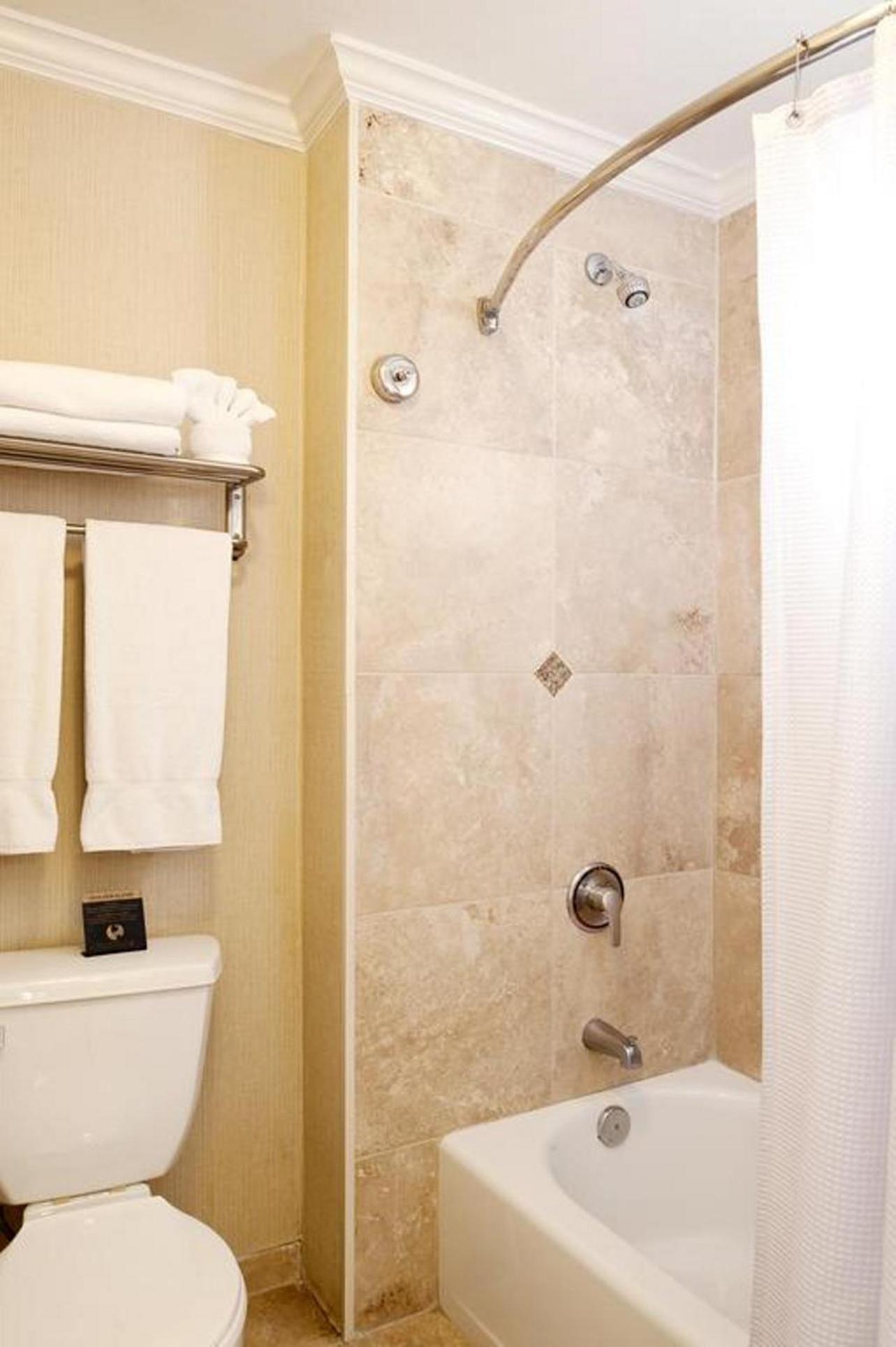 Standard Room, 2 Queen Beds, Lanai - Photo 5